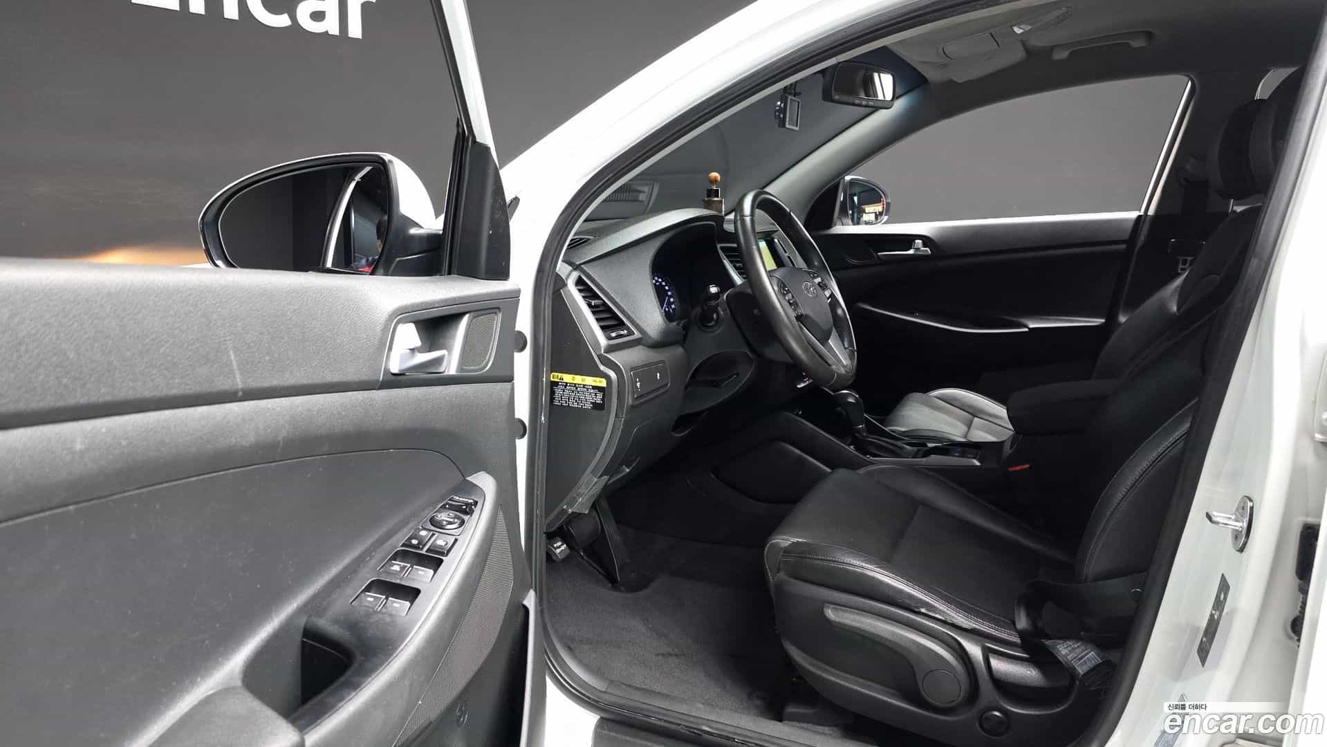 Tucson Hyundai 2017.8-OPTION-015