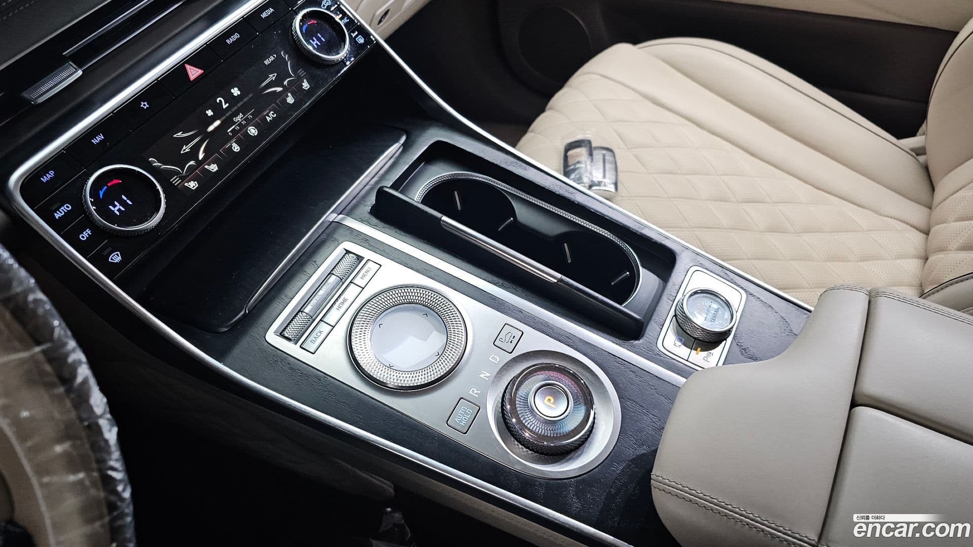 Main__Slider__Photo:GV80 Genesis 2020.4-8