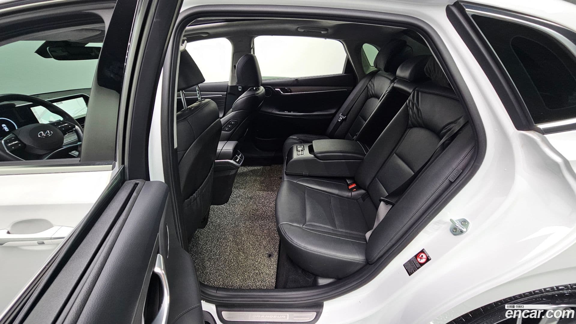 Main__Slider__Photo:Grandeur Hyundai 2021.4-10