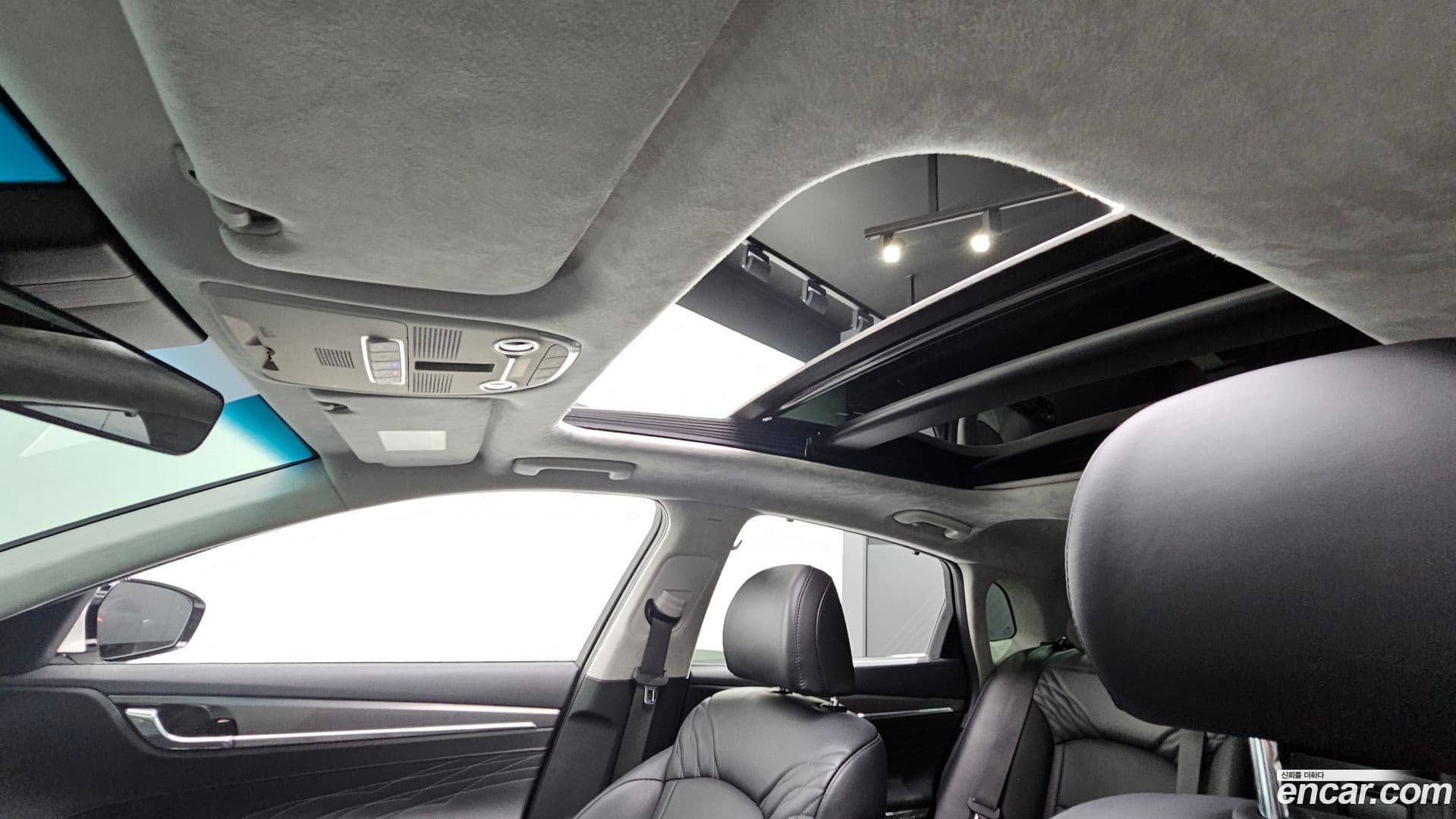 Main__Slider__Photo:Grandeur Hyundai 2021.4-16