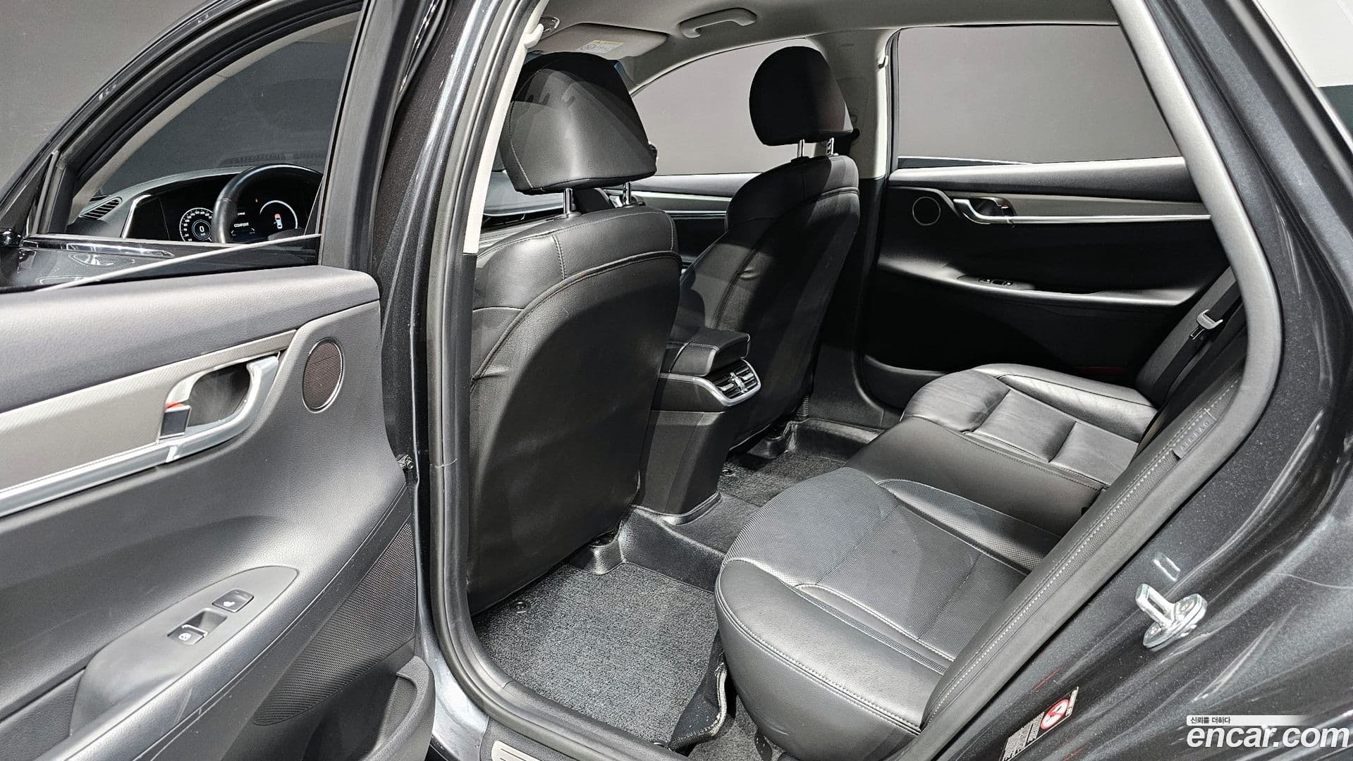 Main__Slider__Photo:Grandeur Hyundai 2021.3-11