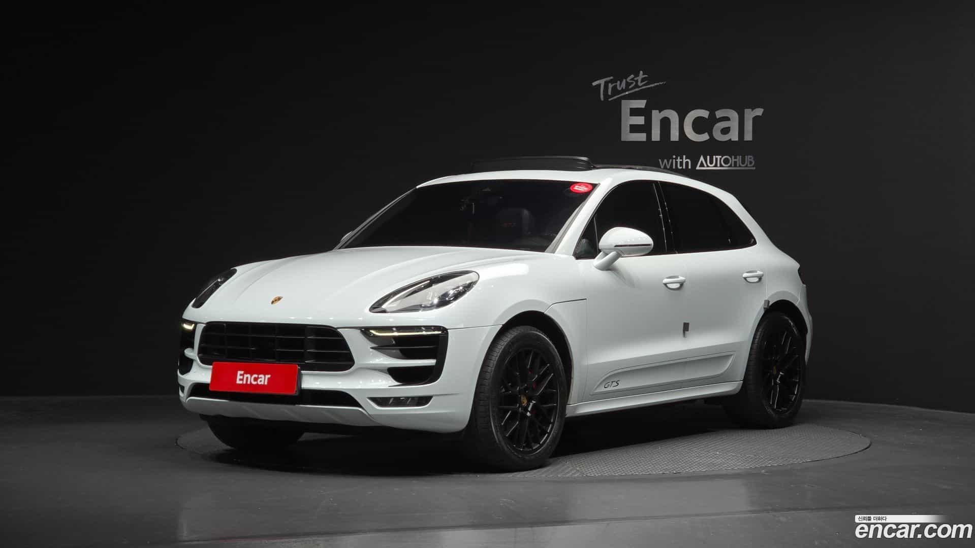Macan Porsche 2016.4-OUTER-001