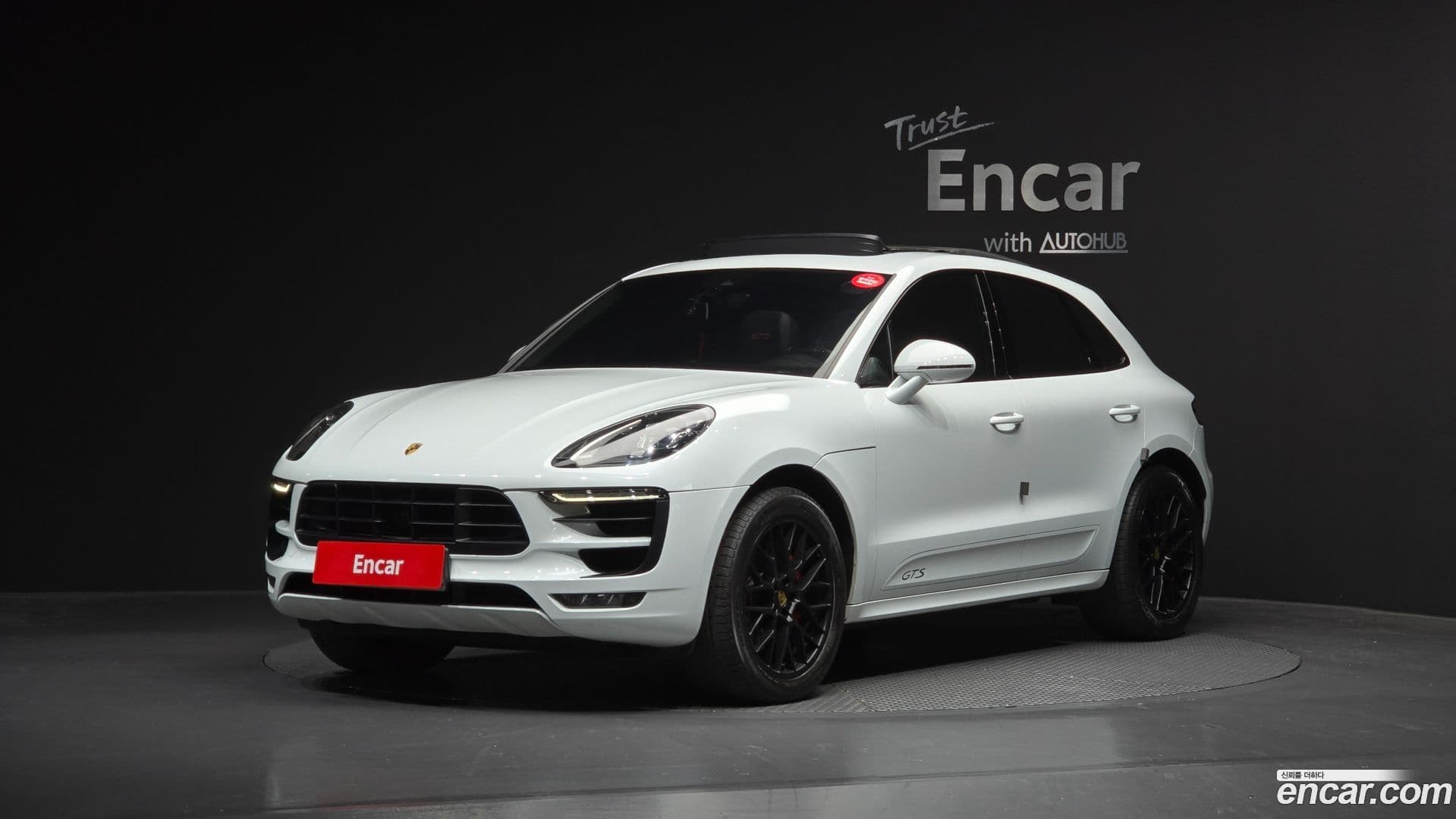 Main__Slider__Photo:Macan Porsche 2016.4-0
