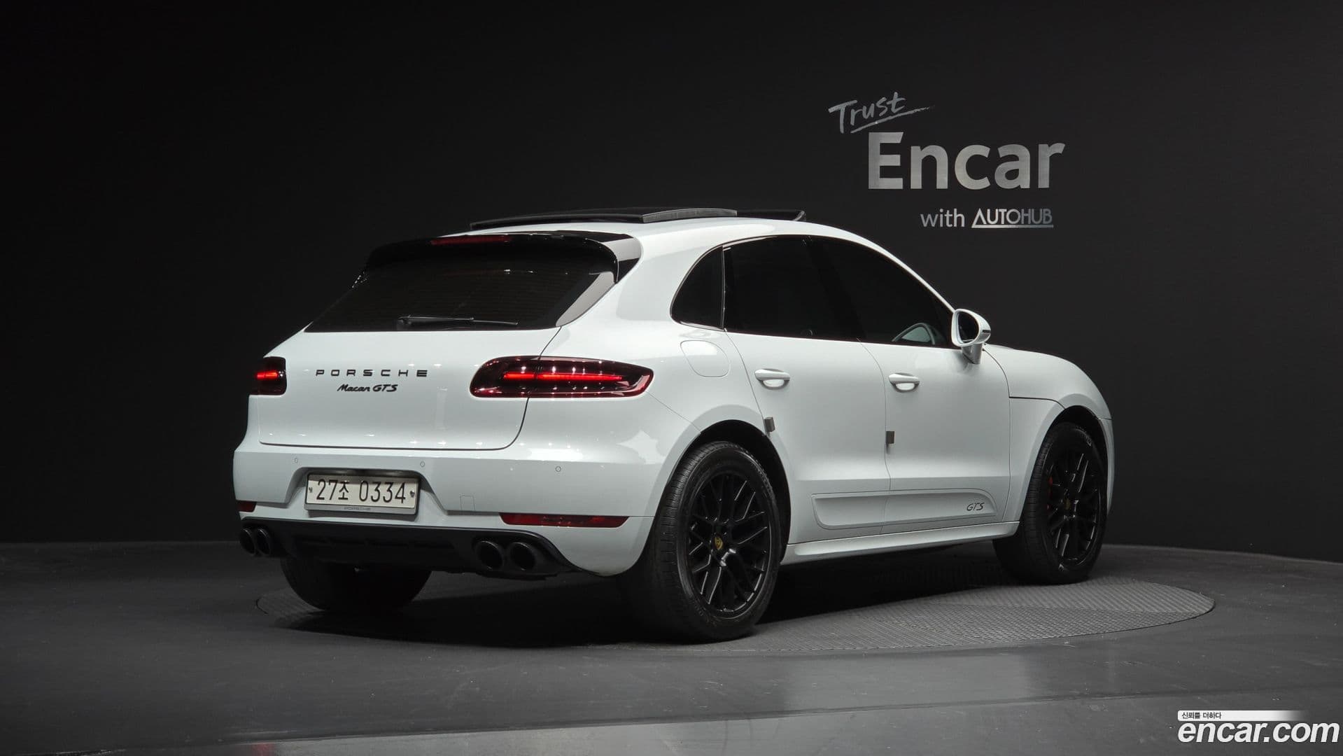 Main__Slider__Photo:Macan Porsche 2016.4-1
