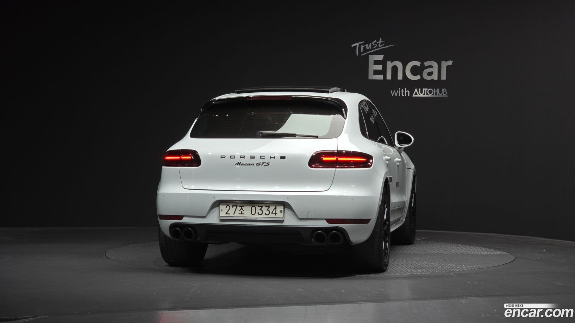 Main__Slider__Photo:Macan Porsche 2016.4-3