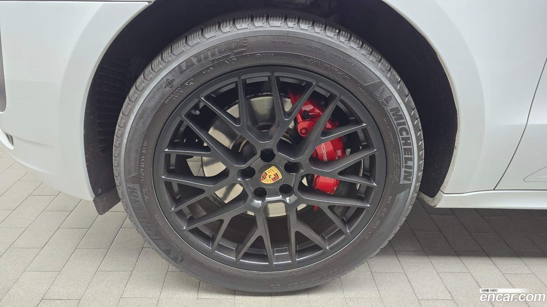 Main__Slider__Photo:Macan Porsche 2016.4-4