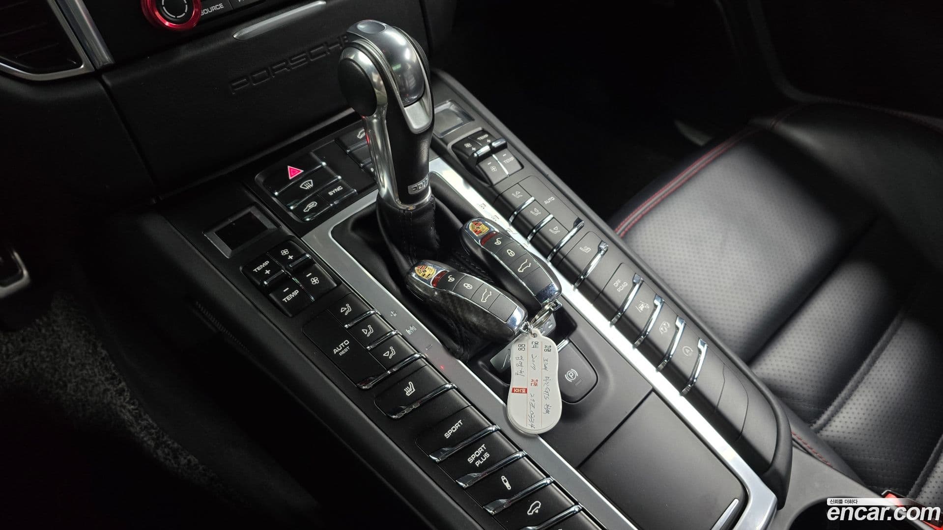 Main__Slider__Photo:Macan Porsche 2016.4-8