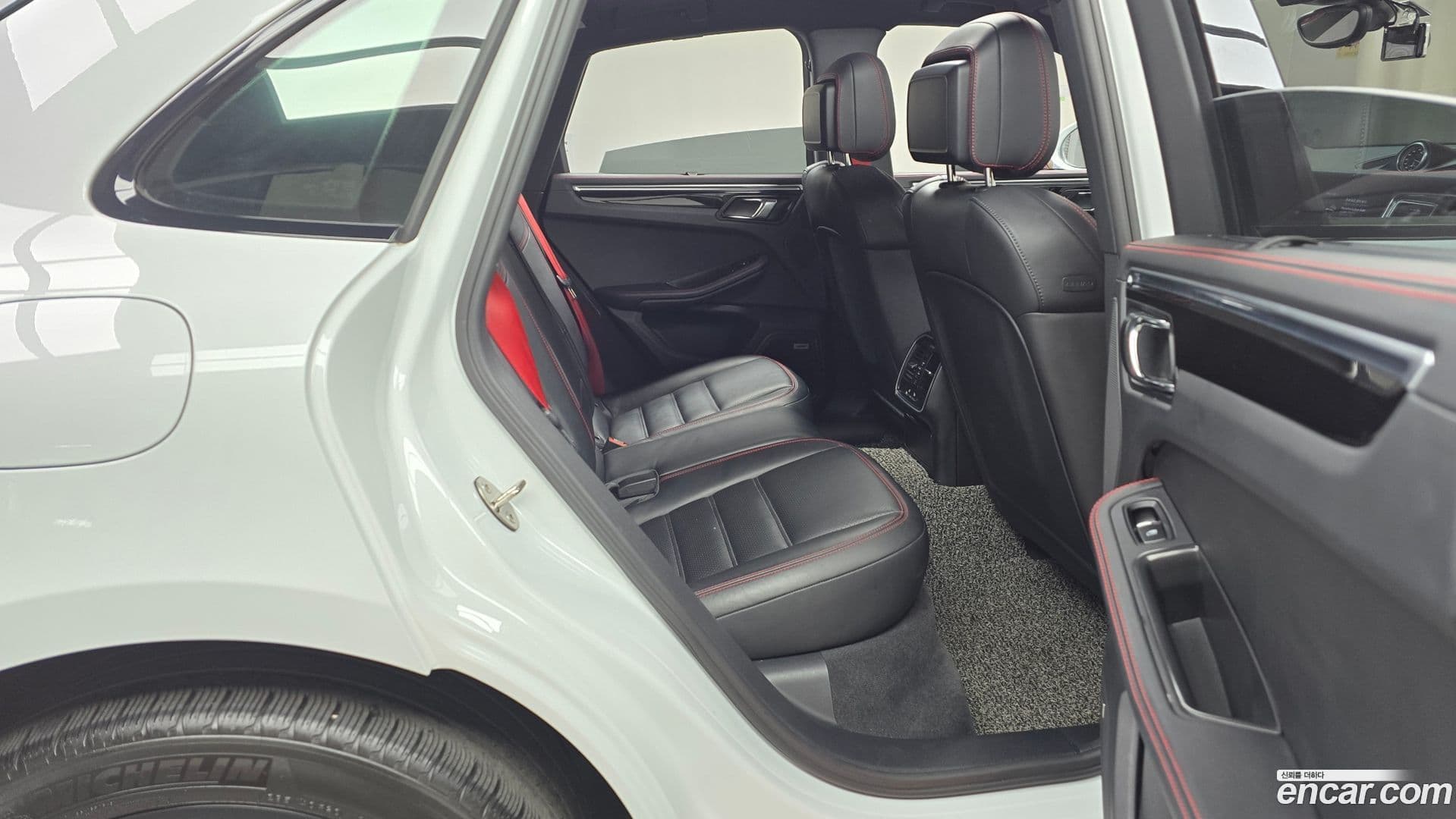 Main__Slider__Photo:Macan Porsche 2016.4-11