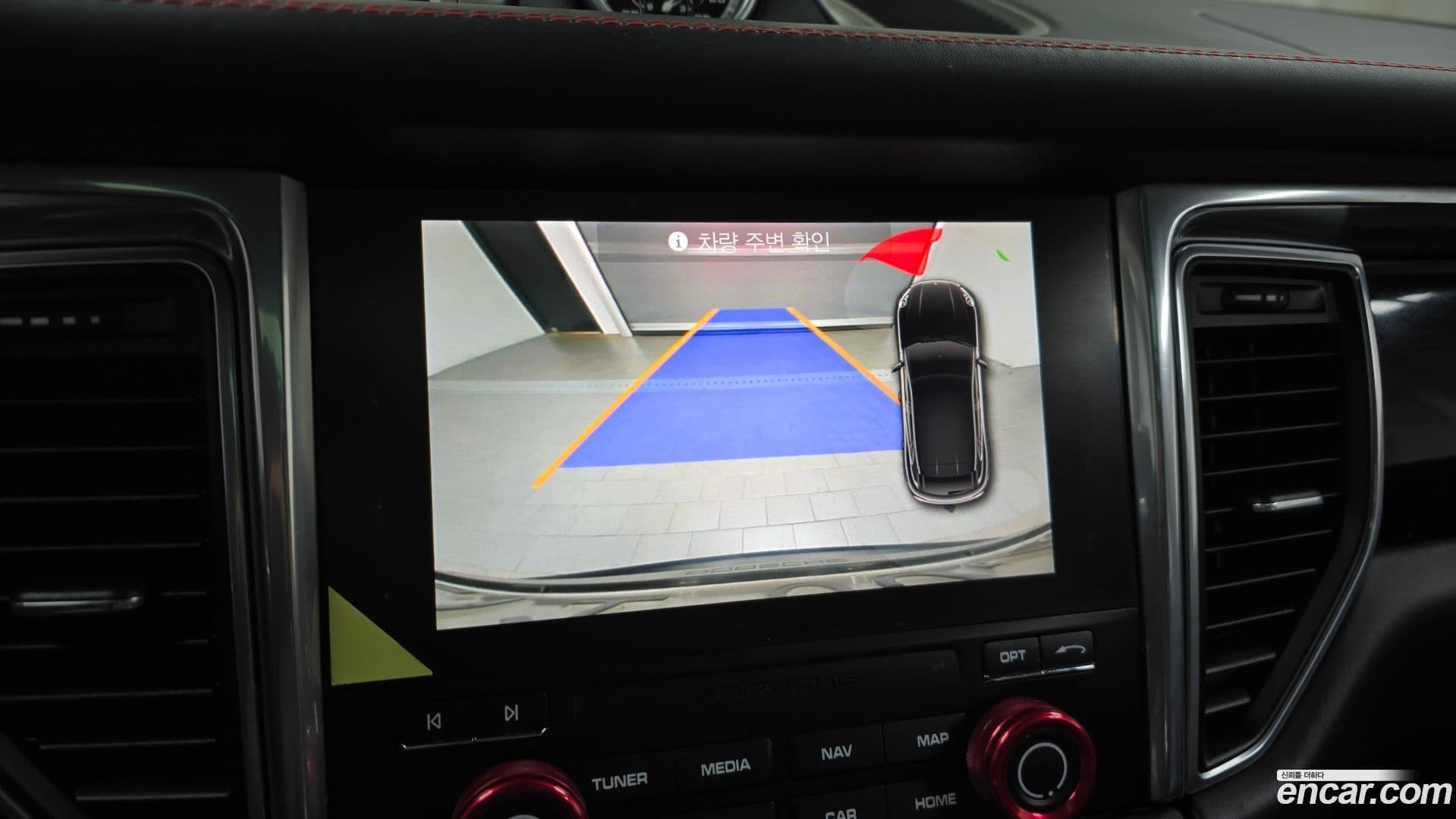 Main__Slider__Photo:Macan Porsche 2016.4-14