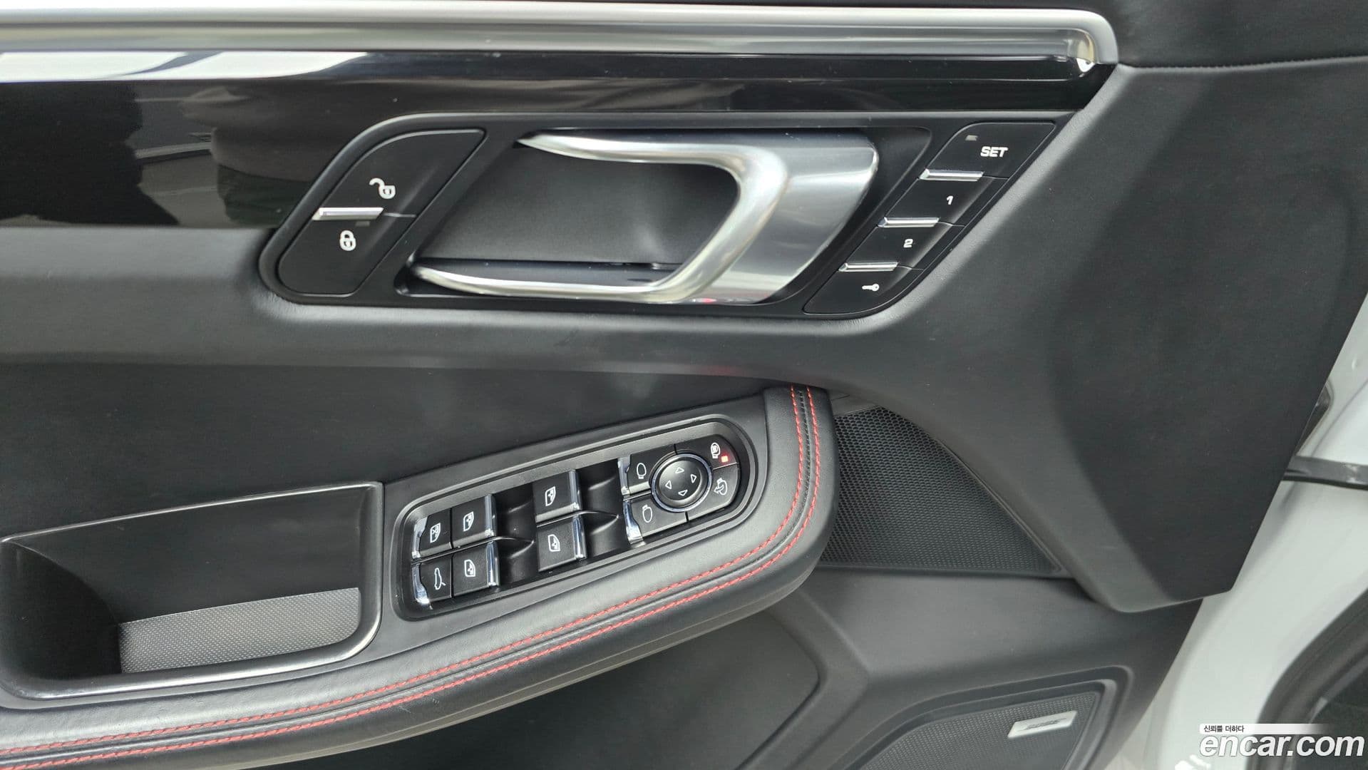 Main__Slider__Photo:Macan Porsche 2016.4-15