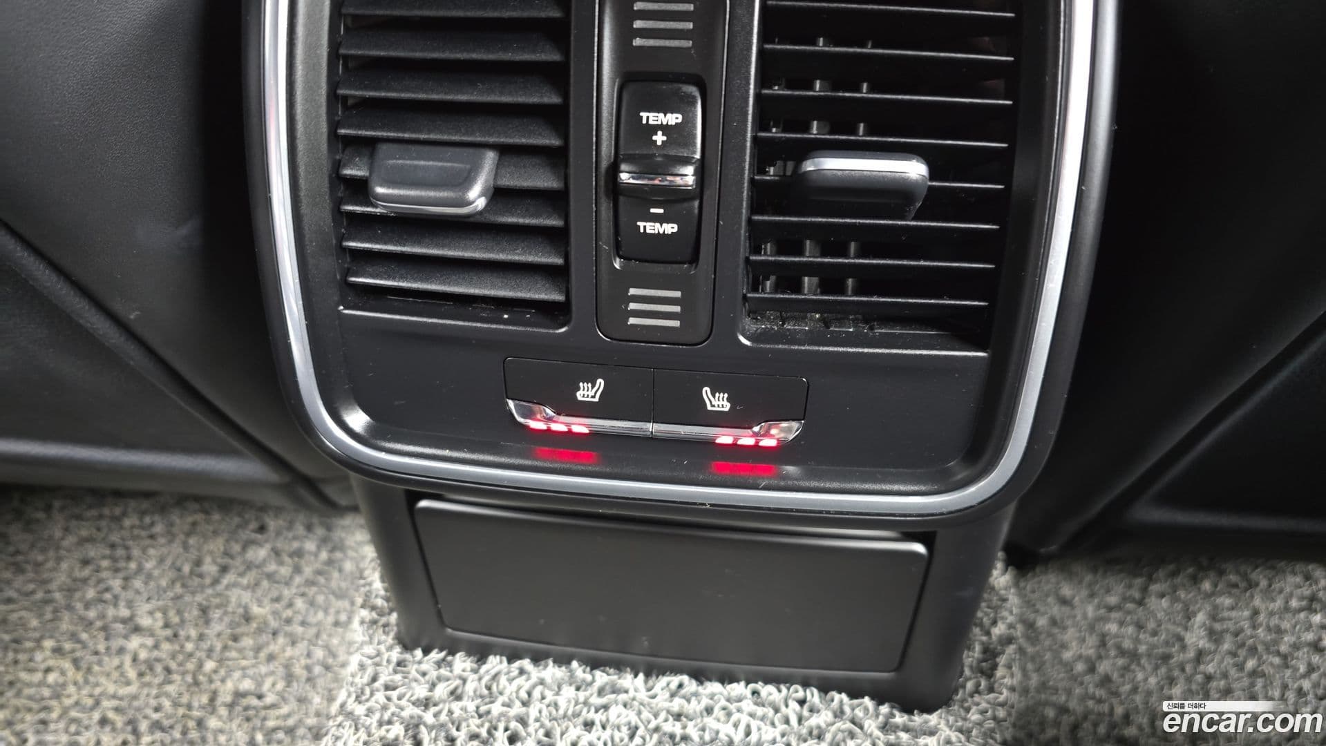 Main__Slider__Photo:Macan Porsche 2016.4-17