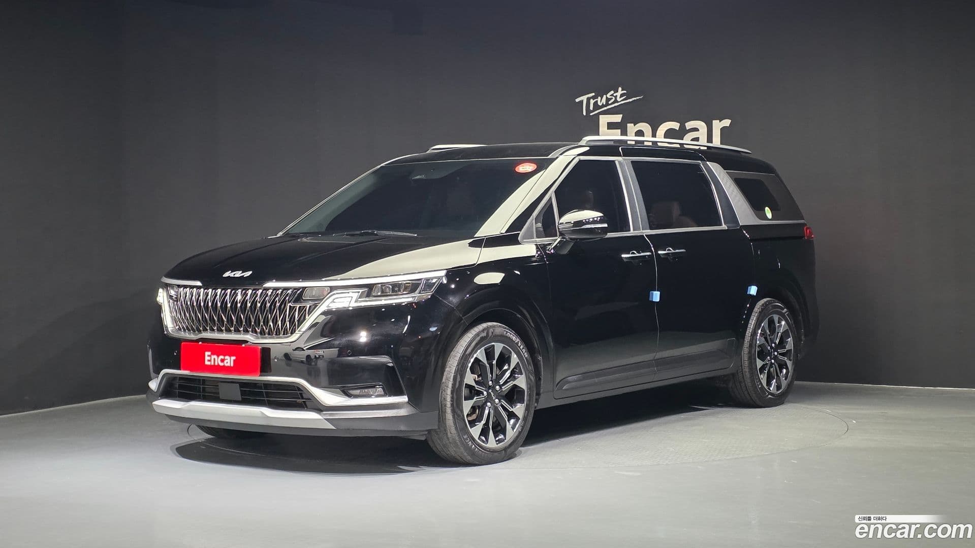 Main__Slider__Photo:Canival Kia 2022.8-0