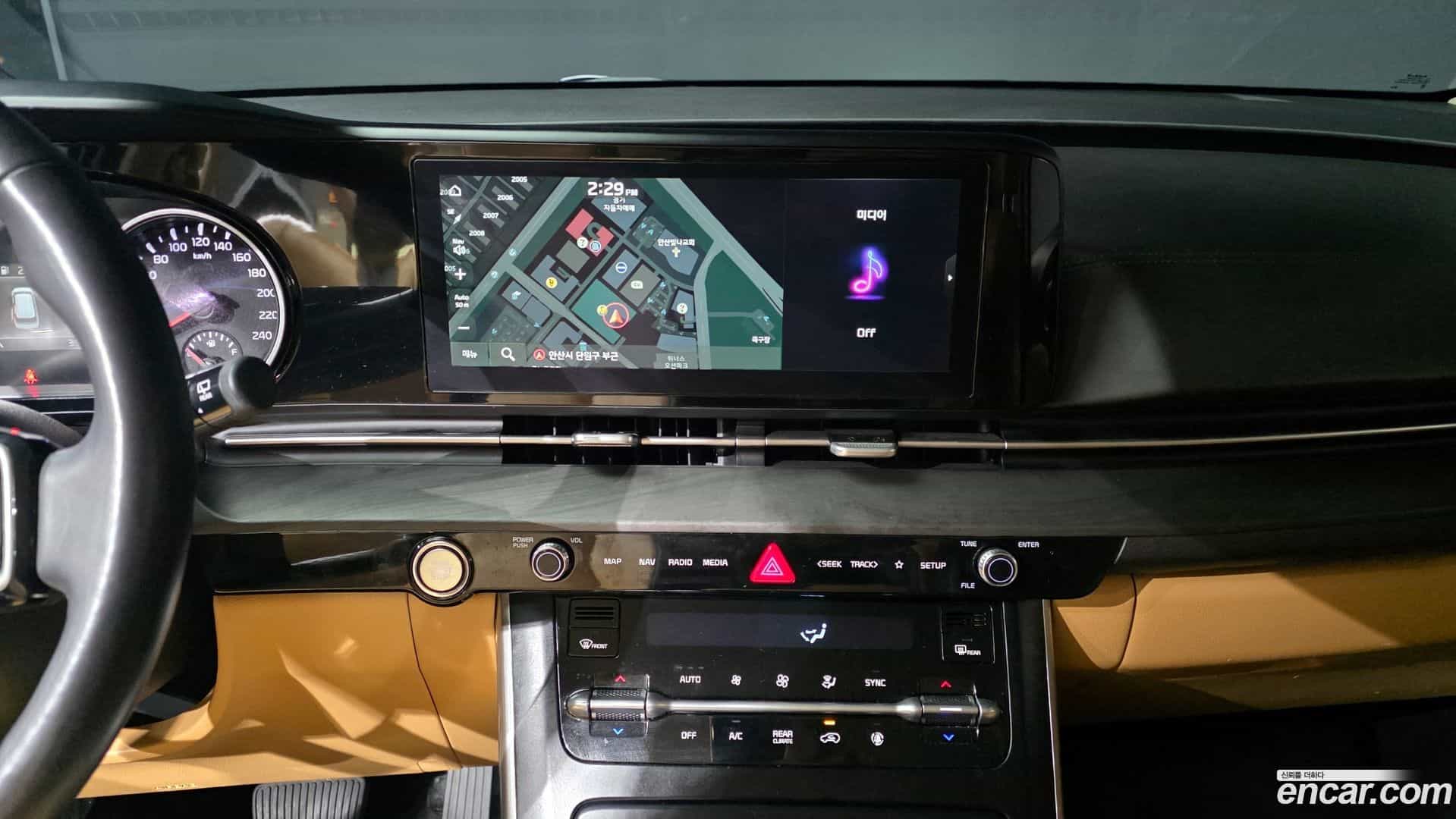 Canival Kia 2022.8-OPTION-024