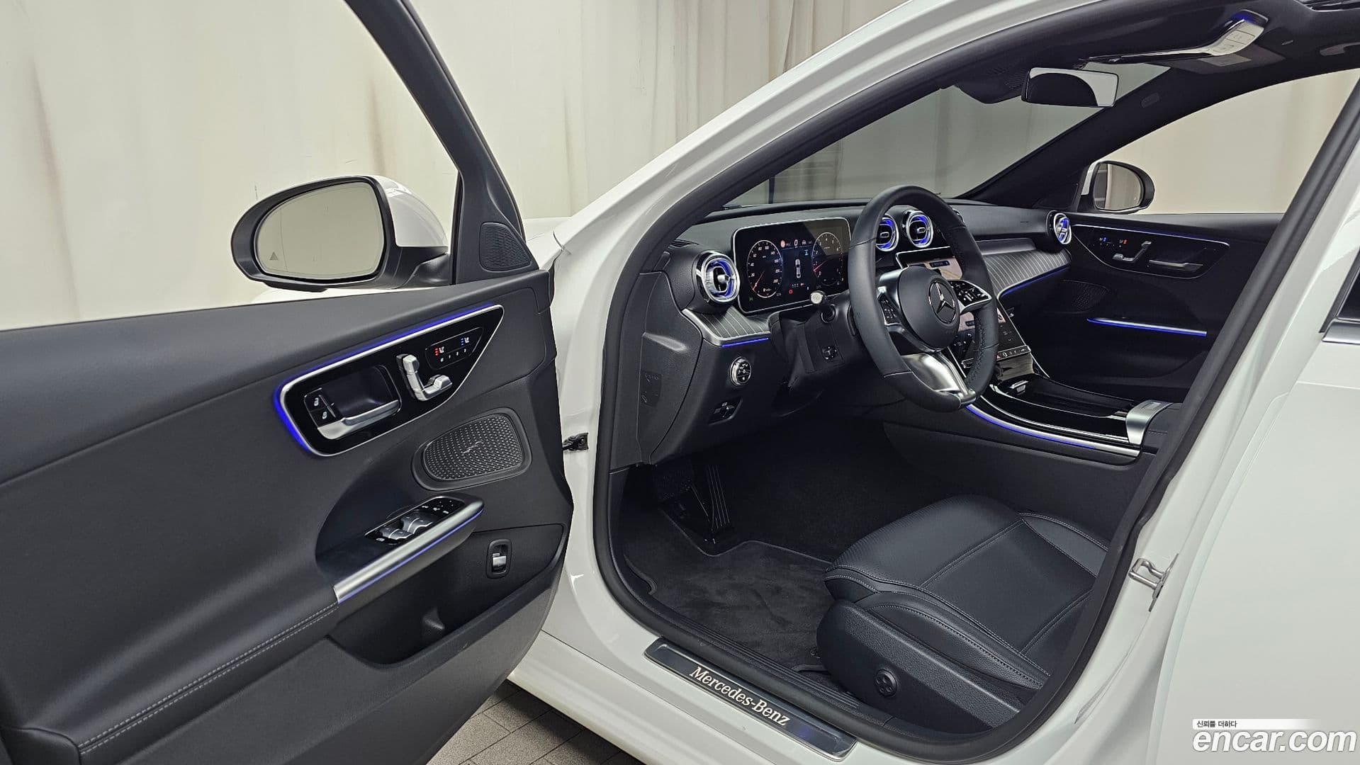 Main__Slider__Photo:C-Class Mercedes-Benz 2025.3-9