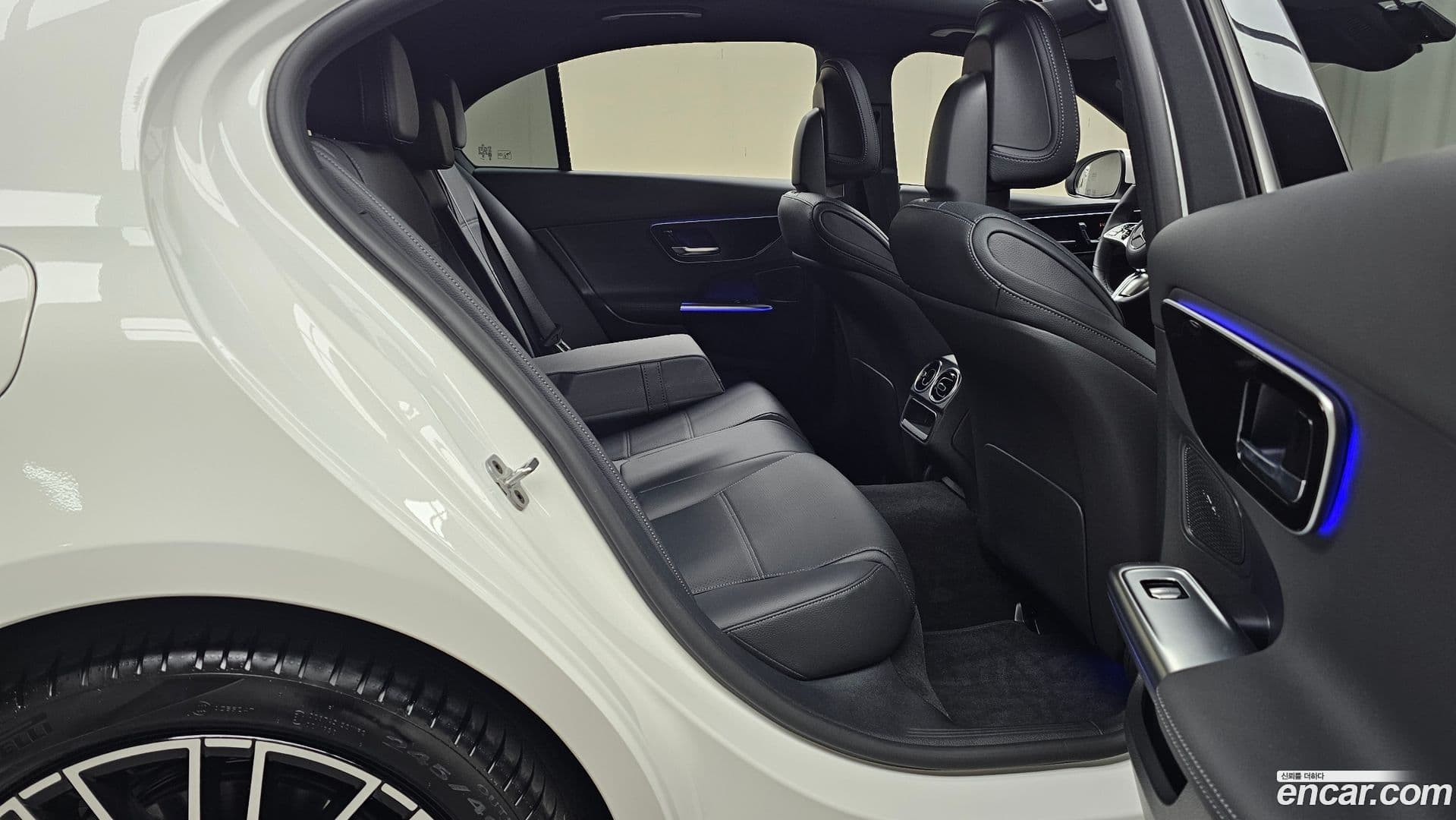 Main__Slider__Photo:C-Class Mercedes-Benz 2025.3-11