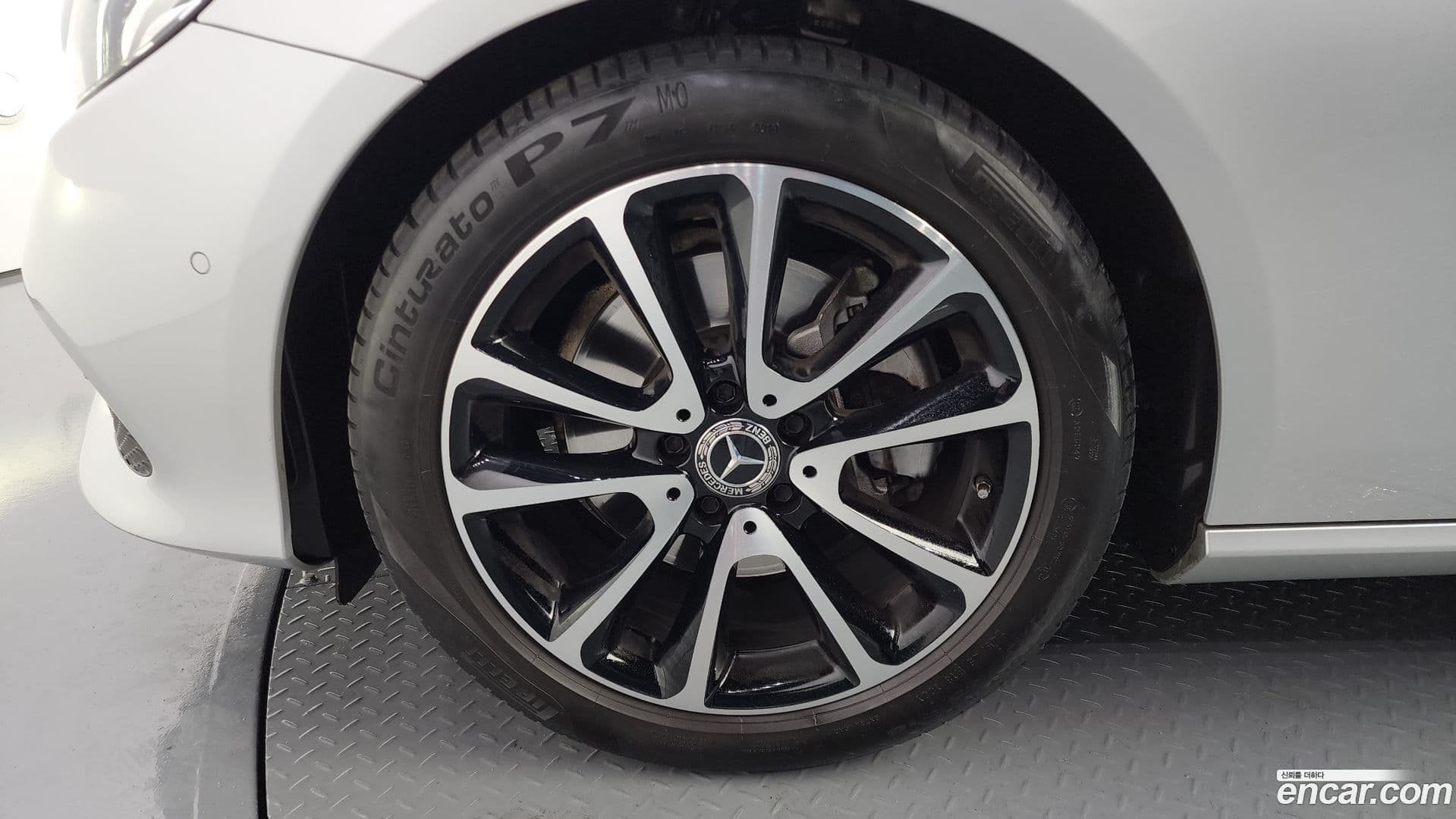 Main__Slider__Photo:E-Class Mercedes-Benz 2020.8-4