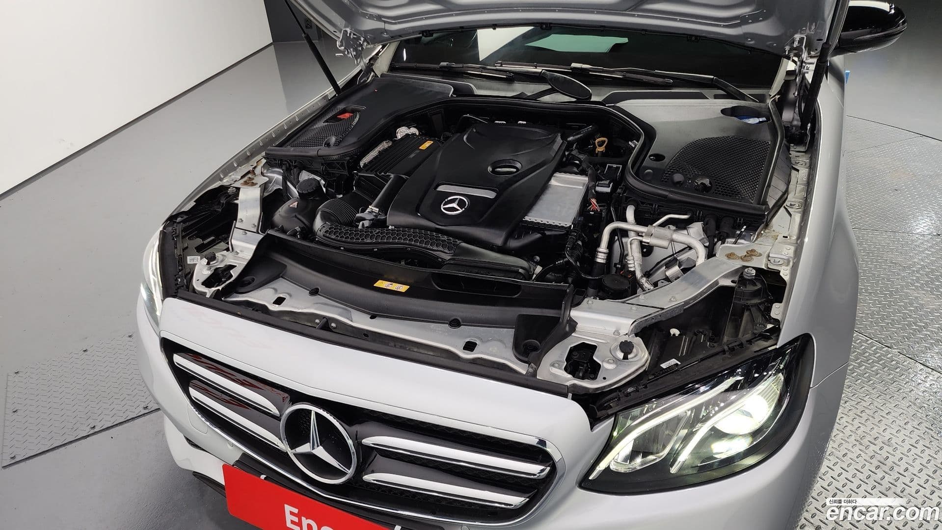 Main__Slider__Photo:E-Class Mercedes-Benz 2020.8-5