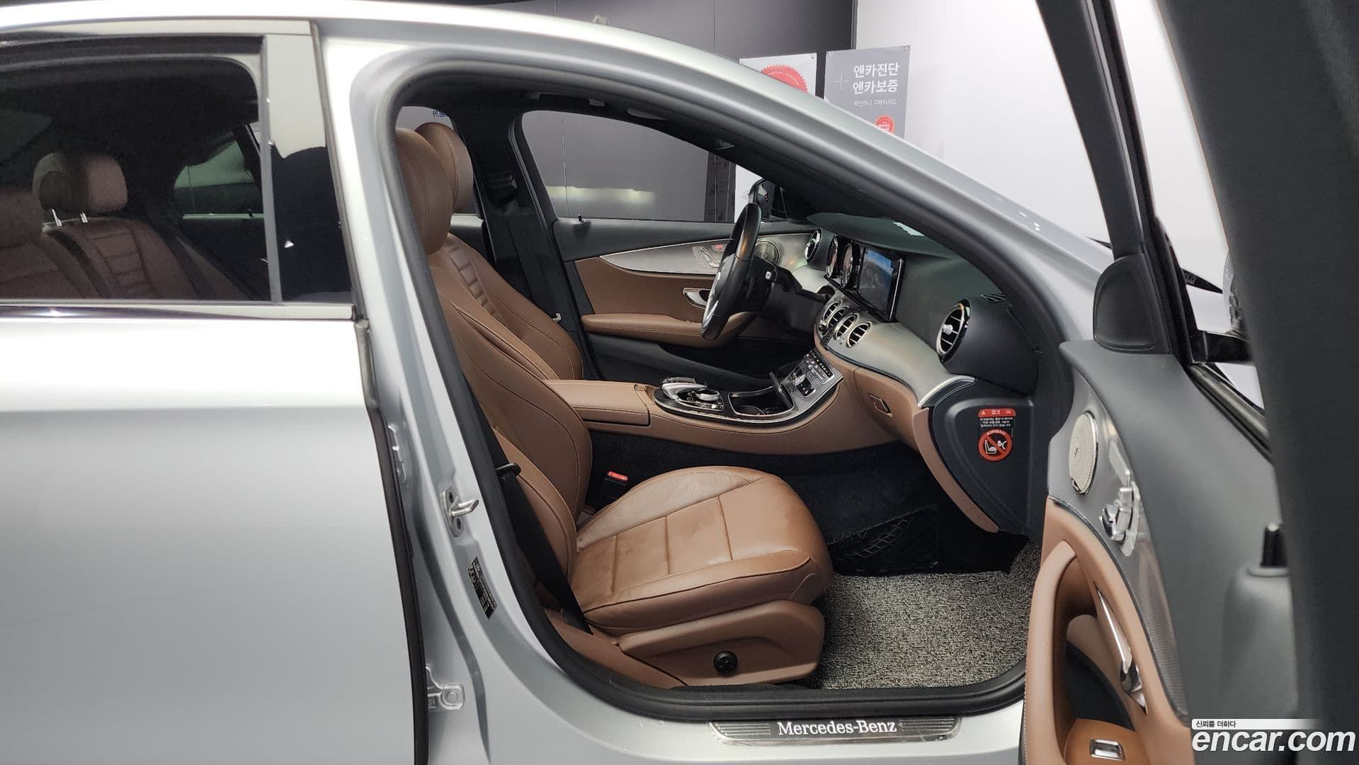 Main__Slider__Photo:E-Class Mercedes-Benz 2020.8-9