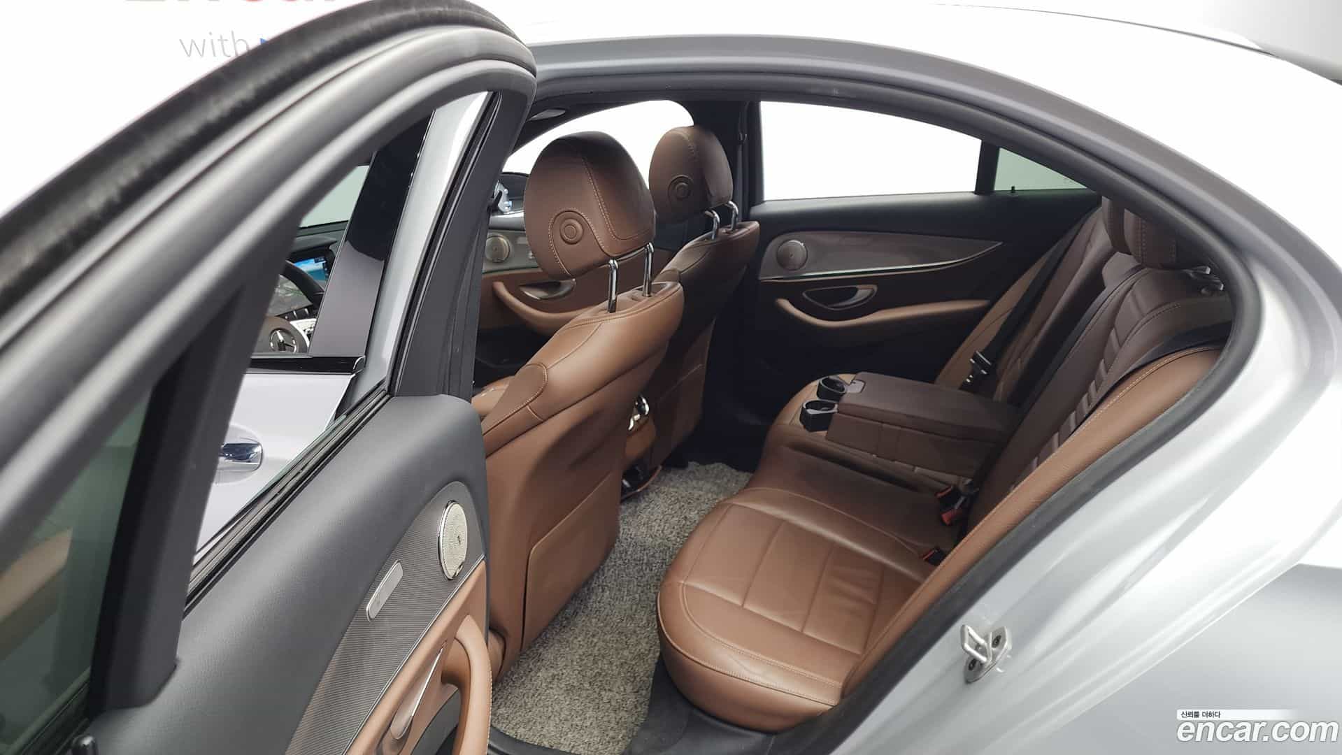 E-Class Mercedes-Benz 2020.8-OPTION-016