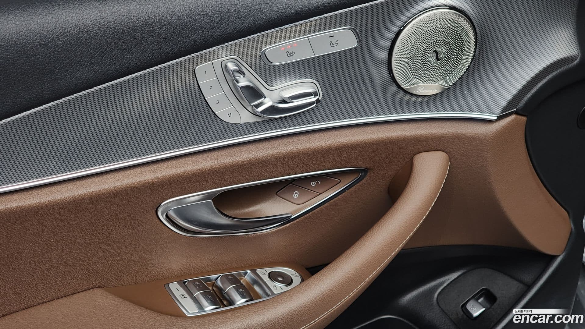 Main__Slider__Photo:E-Class Mercedes-Benz 2020.8-12