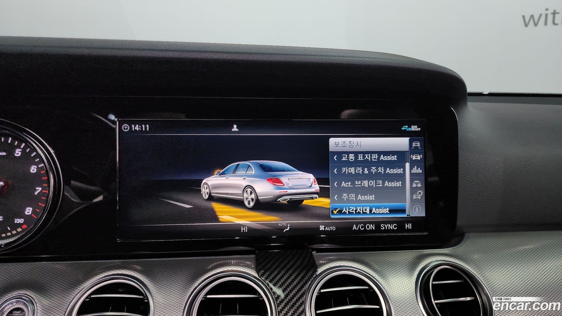 Main__Slider__Photo:E-Class Mercedes-Benz 2020.8-16