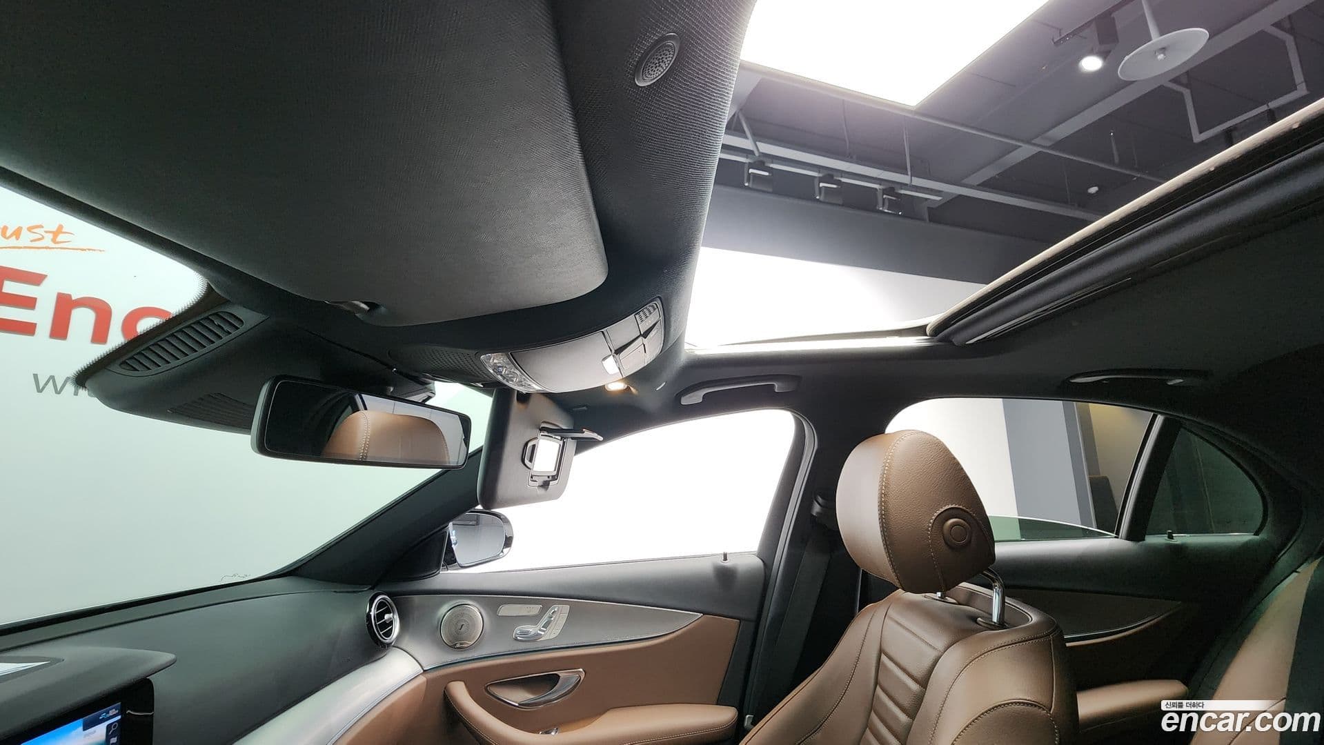 Main__Slider__Photo:E-Class Mercedes-Benz 2020.8-17