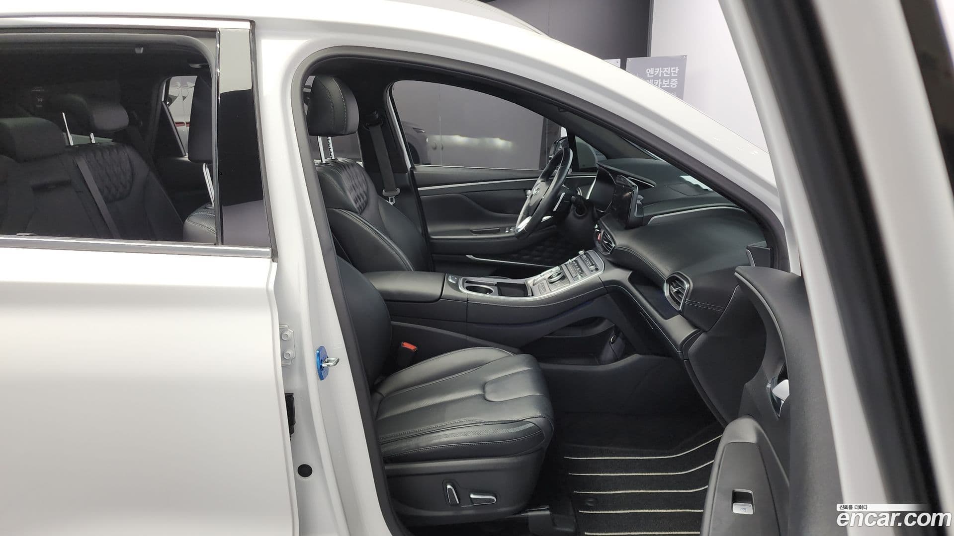 Main__Slider__Photo:Santafe Hyundai 2021.10-9