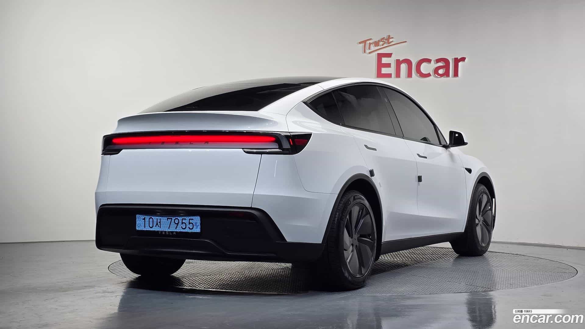 Model Y Tesla 2025.8-OUTER-002