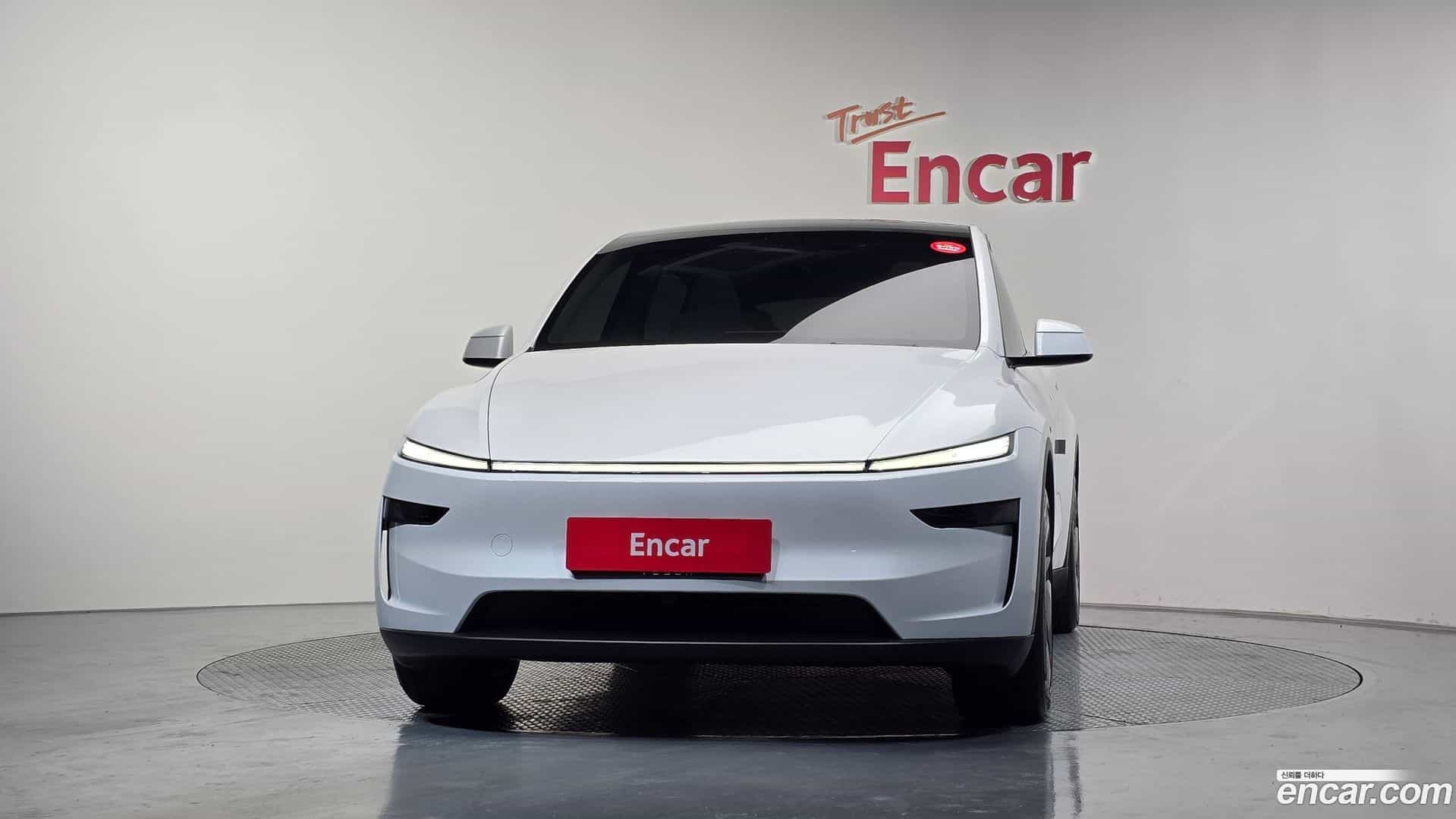 Model Y Tesla 2025.8-OUTER-003