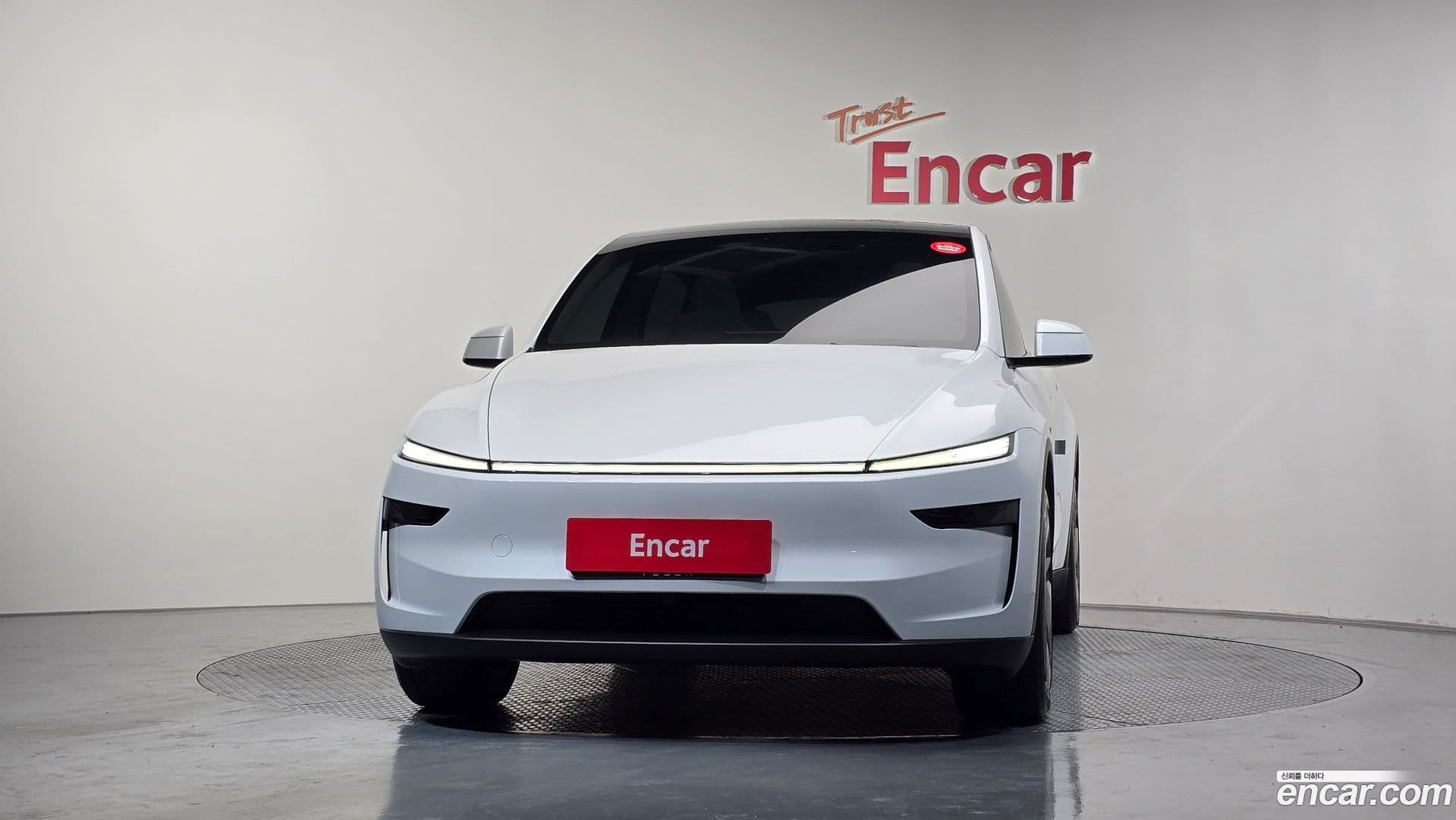 Main__Slider__Photo:Model Y Tesla 2025.8-2