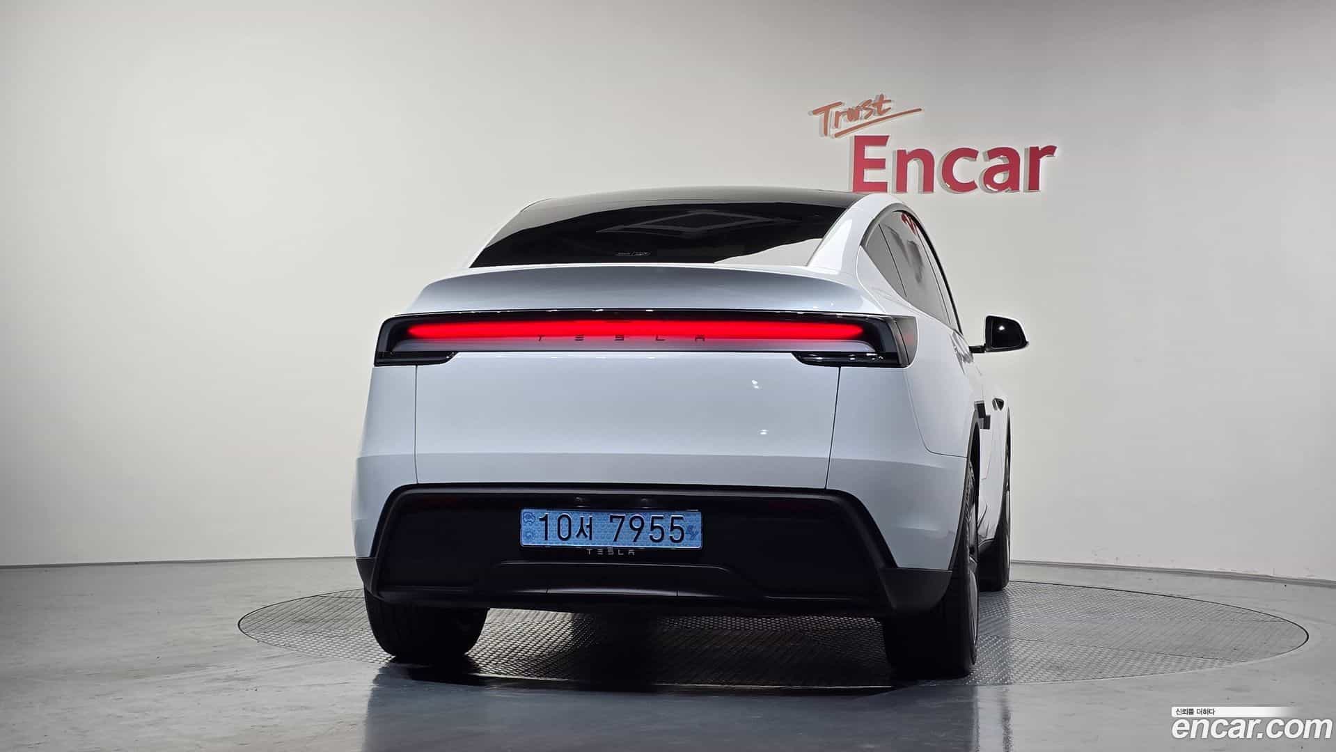 Model Y Tesla 2025.8-OUTER-004