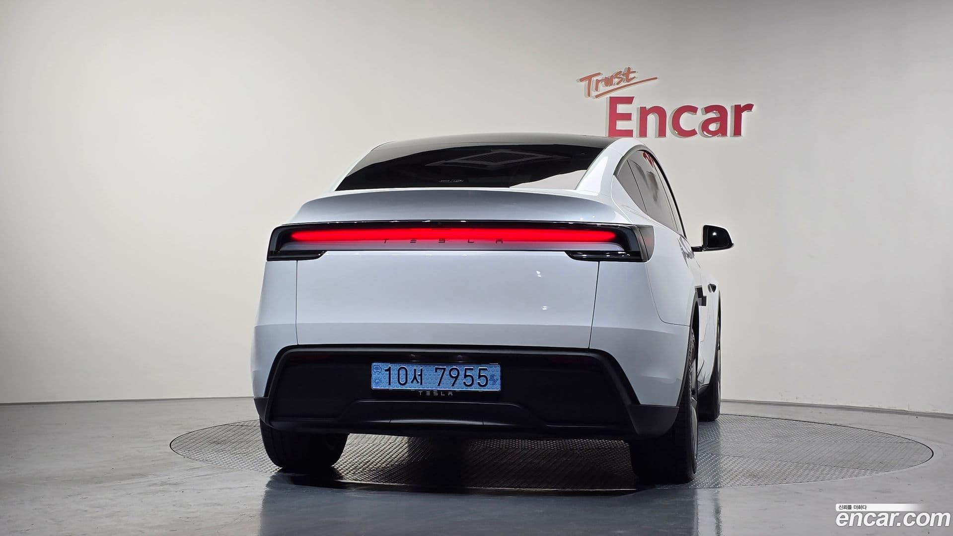 Main__Slider__Photo:Model Y Tesla 2025.8-3