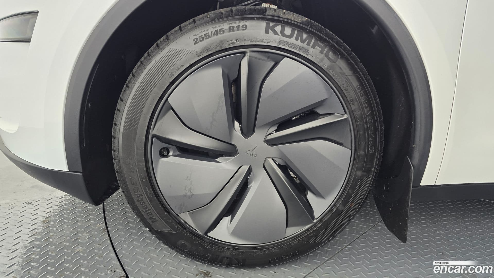 Main__Slider__Photo:Model Y Tesla 2025.8-4