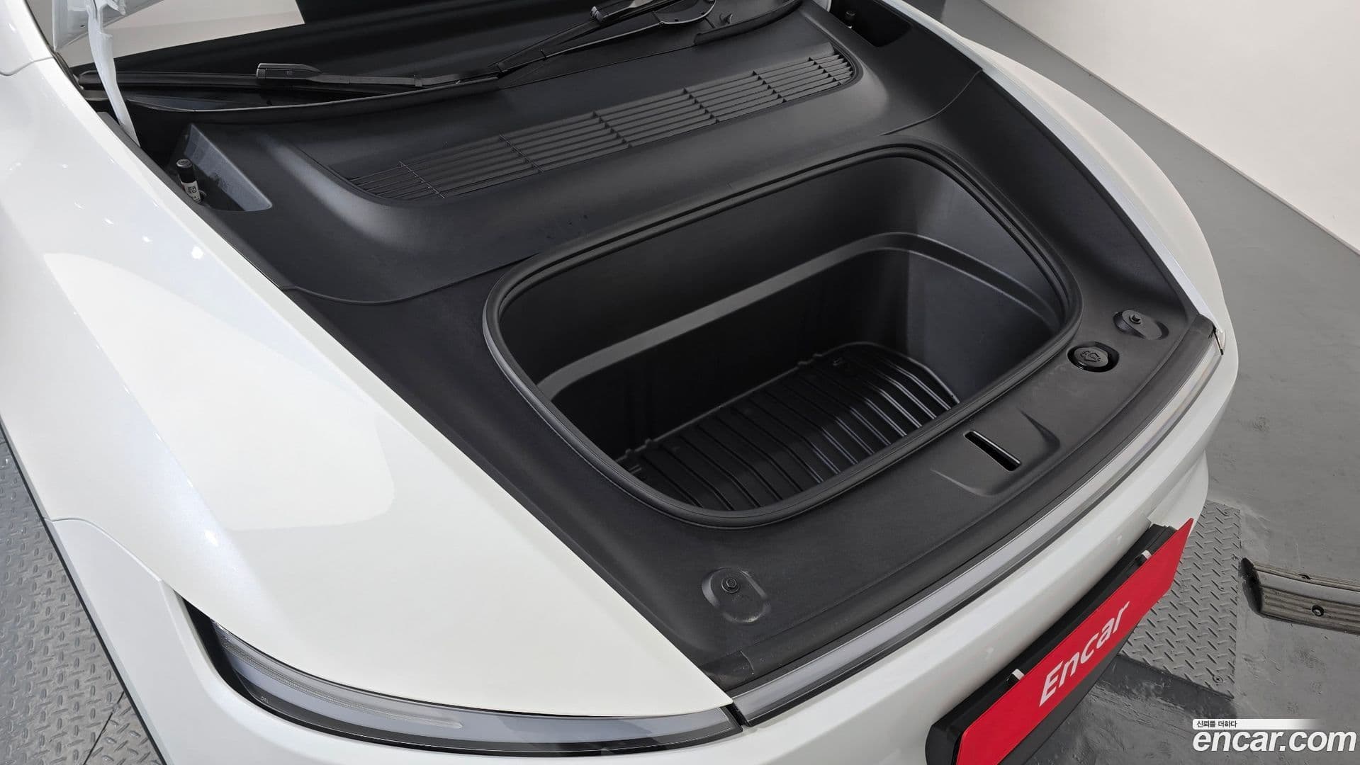 Main__Slider__Photo:Model Y Tesla 2025.8-5