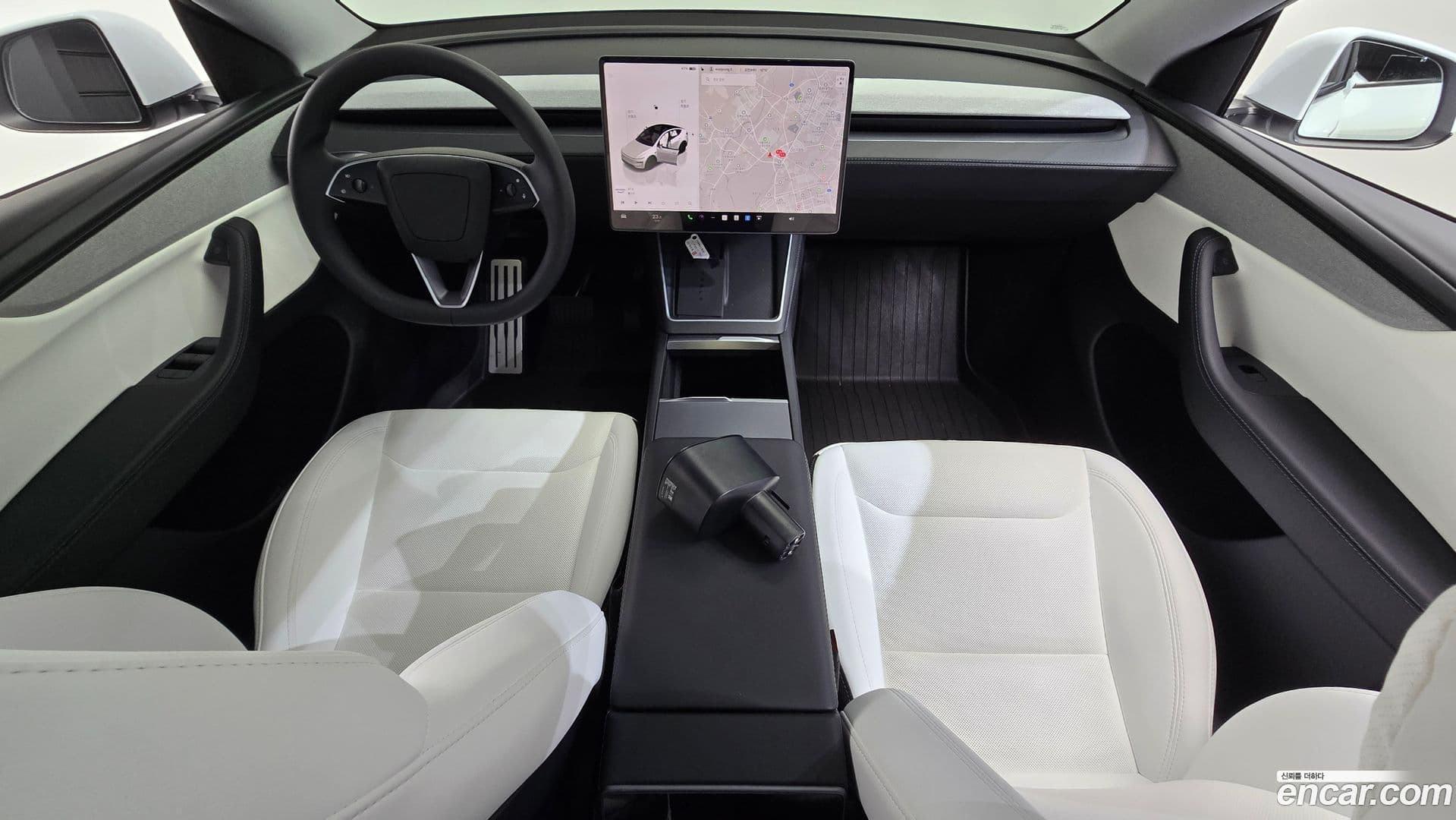 Main__Slider__Photo:Model Y Tesla 2025.8-6