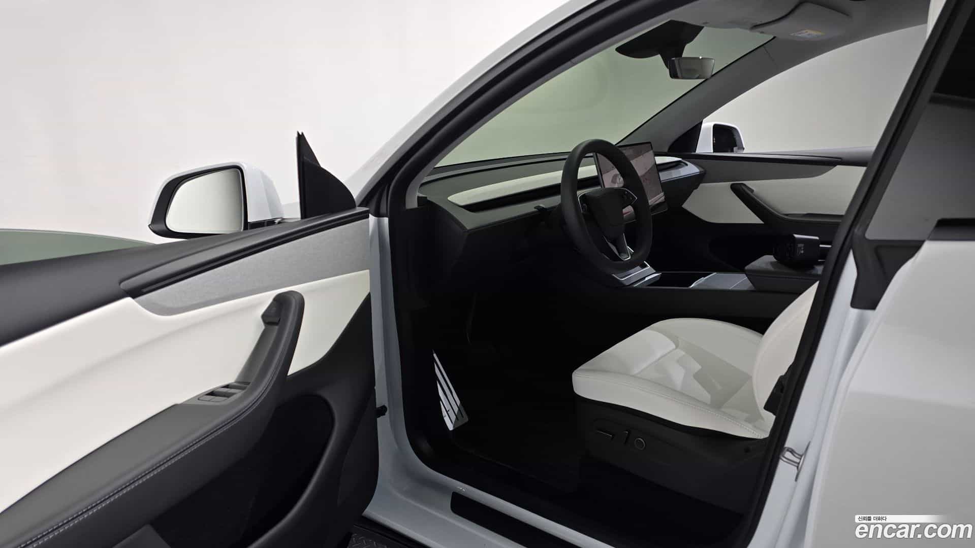 Model Y Tesla 2025.8-INNER-010