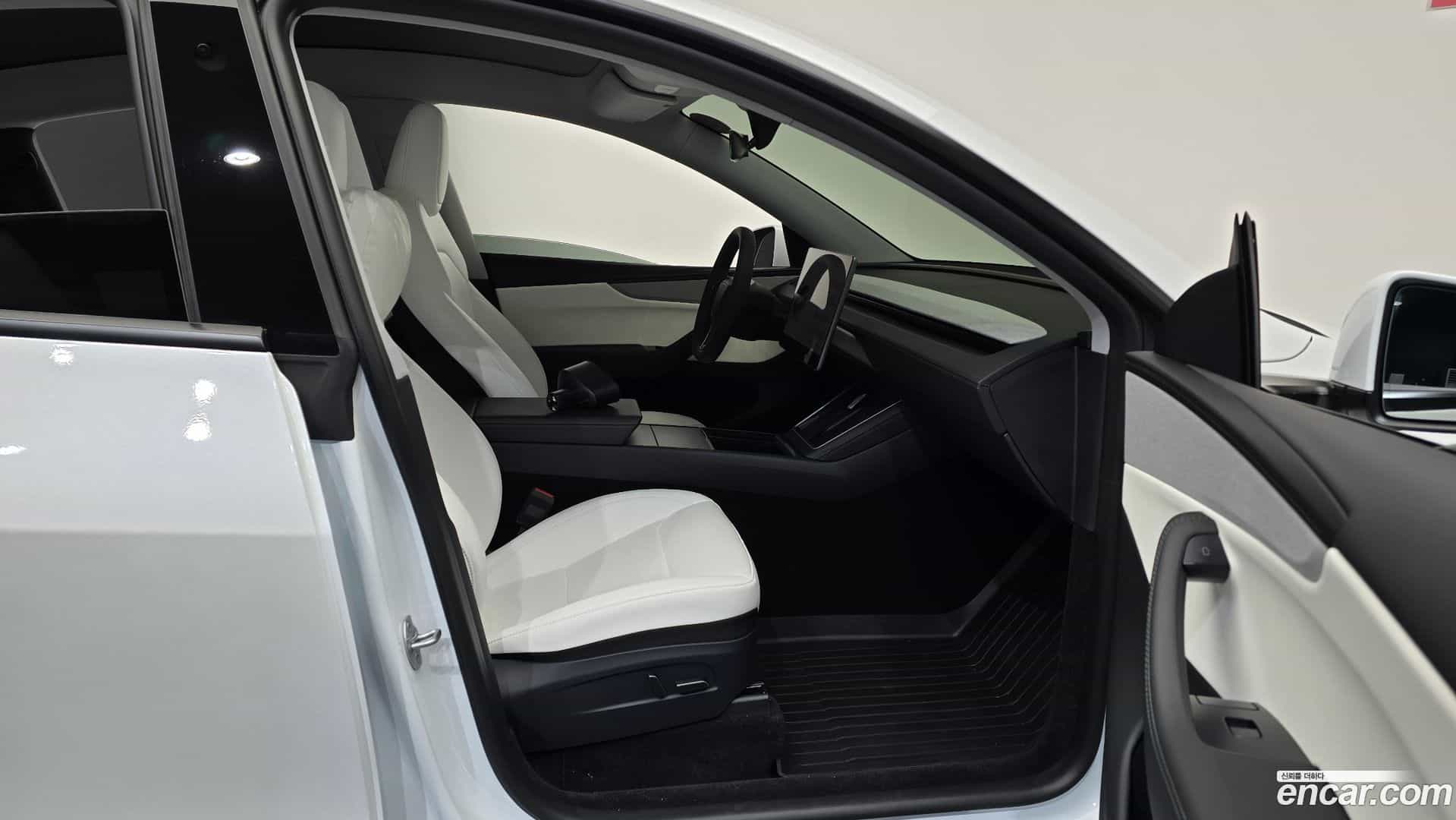 Model Y Tesla 2025.8-OPTION-015