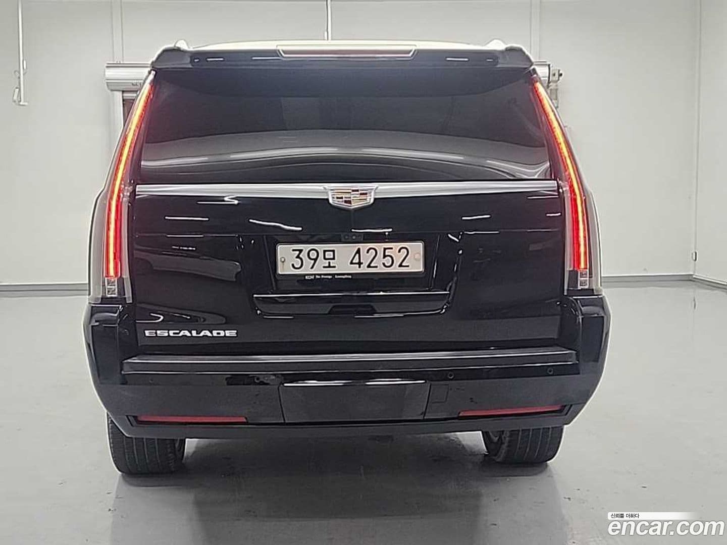Main__Slider__Photo:Escalade Cadillac 2018.11-3
