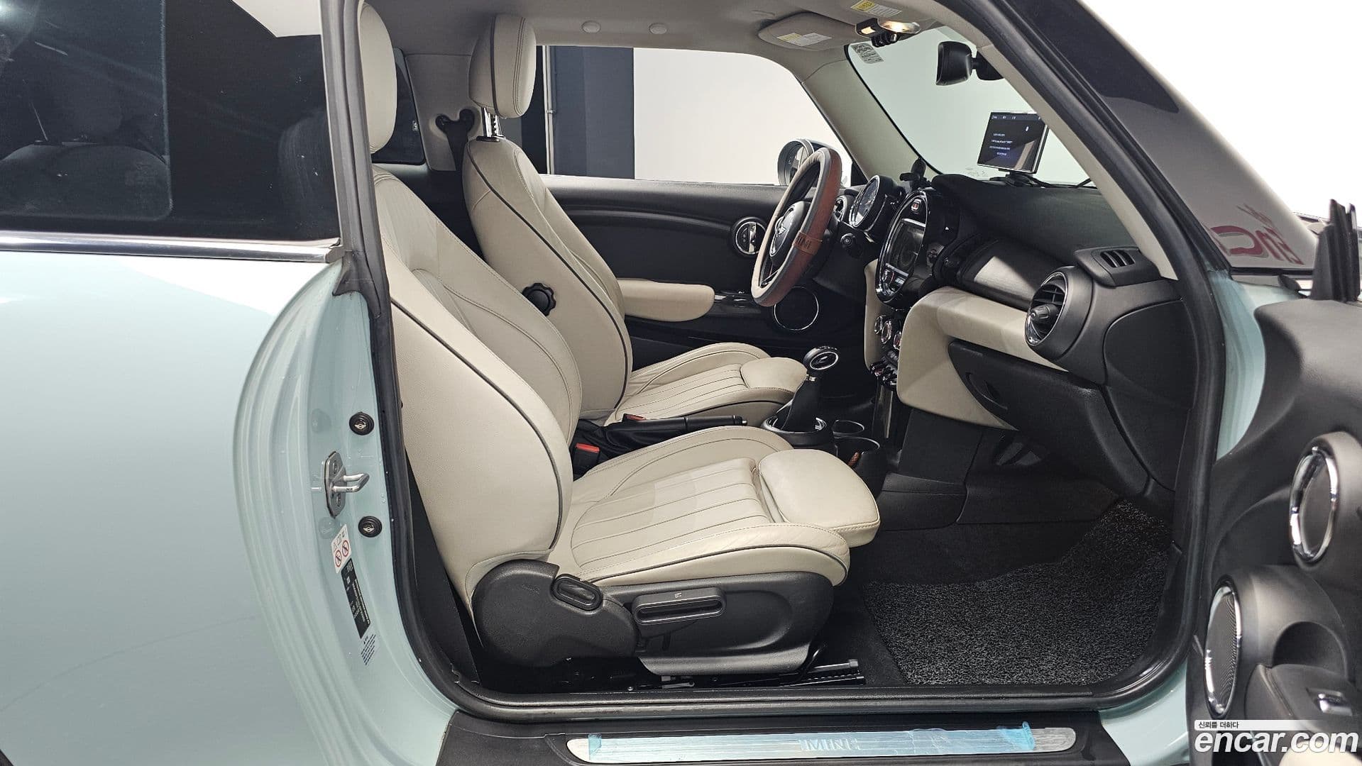 Main__Slider__Photo:Cooper Mini 2018.2-11