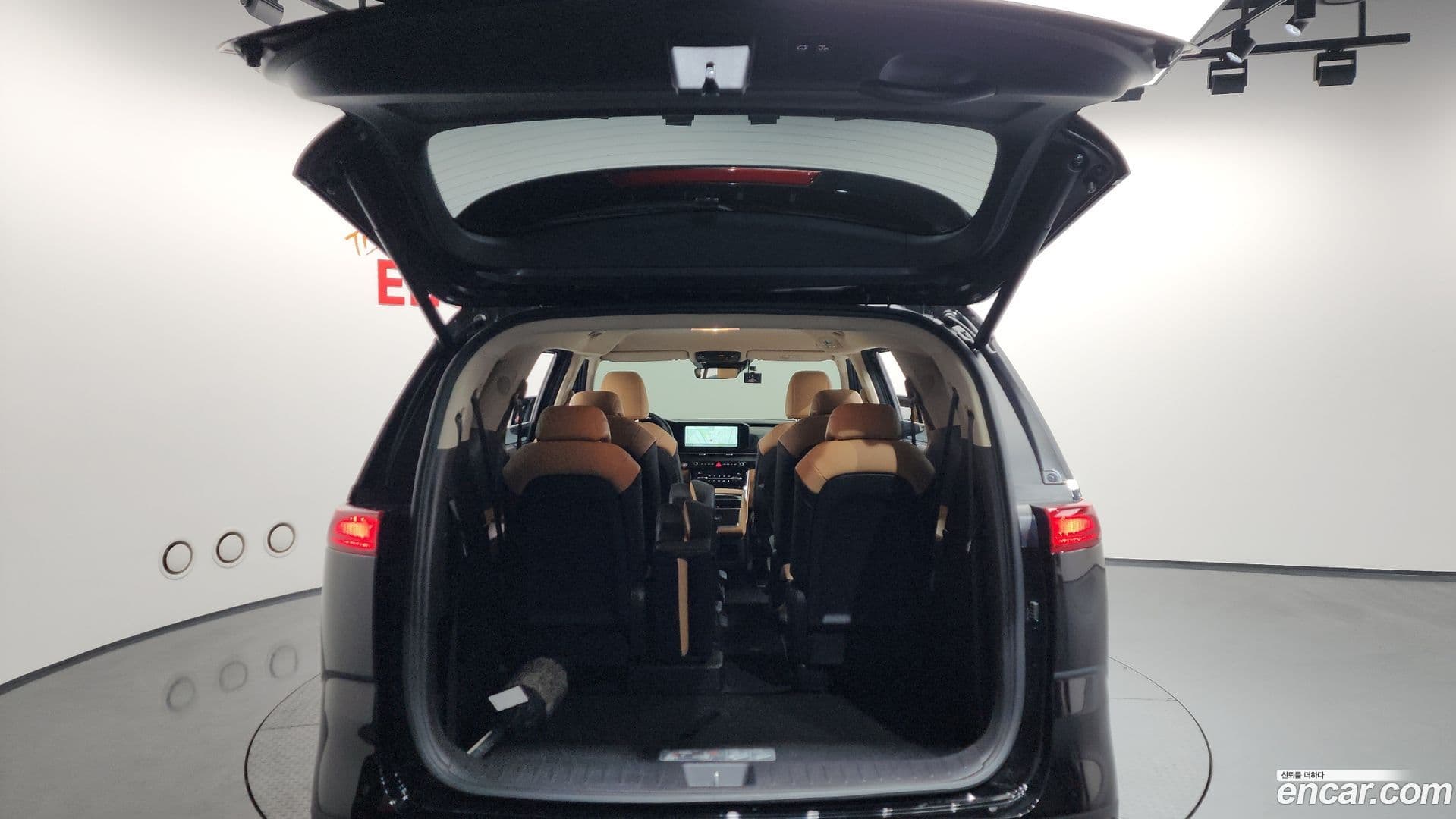 Main__Slider__Photo:Canival Kia 2023.2-19