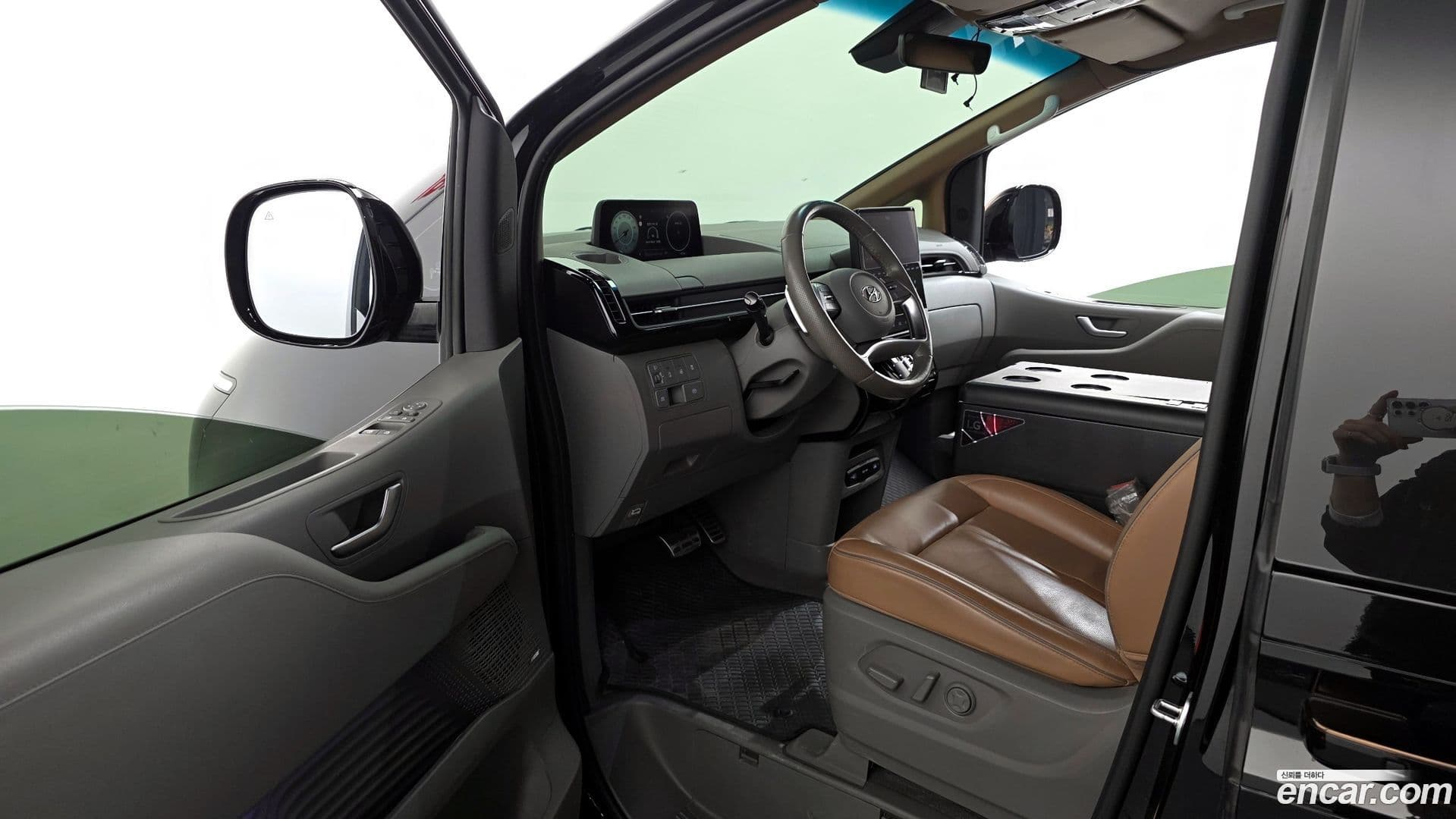 Main__Slider__Photo:Staria Hyundai 2022.11-9