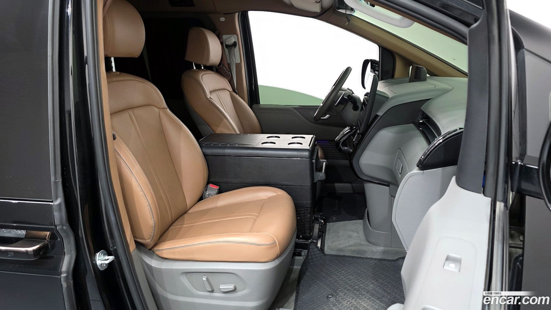 Main__Slider__Photo:Staria Hyundai 2022.11-10