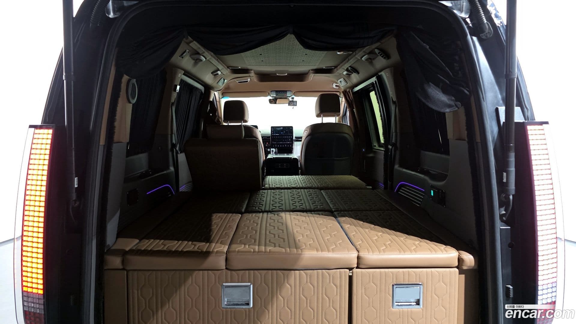 Main__Slider__Photo:Staria Hyundai 2022.11-17