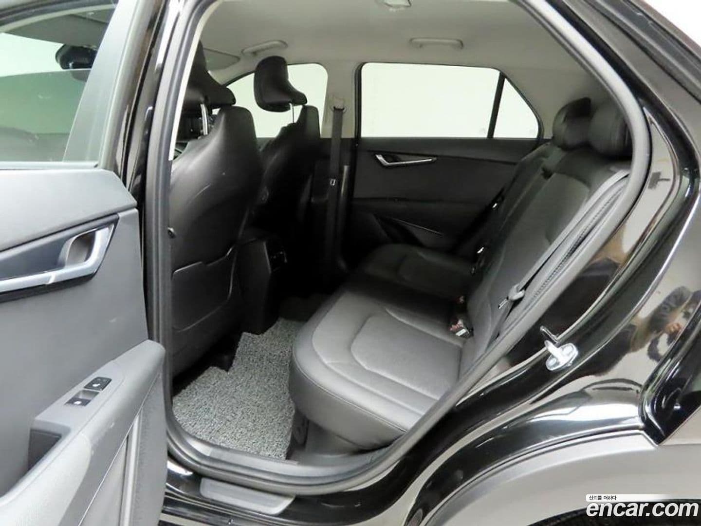 Main__Slider__Photo:Niro Kia 2023.9-12