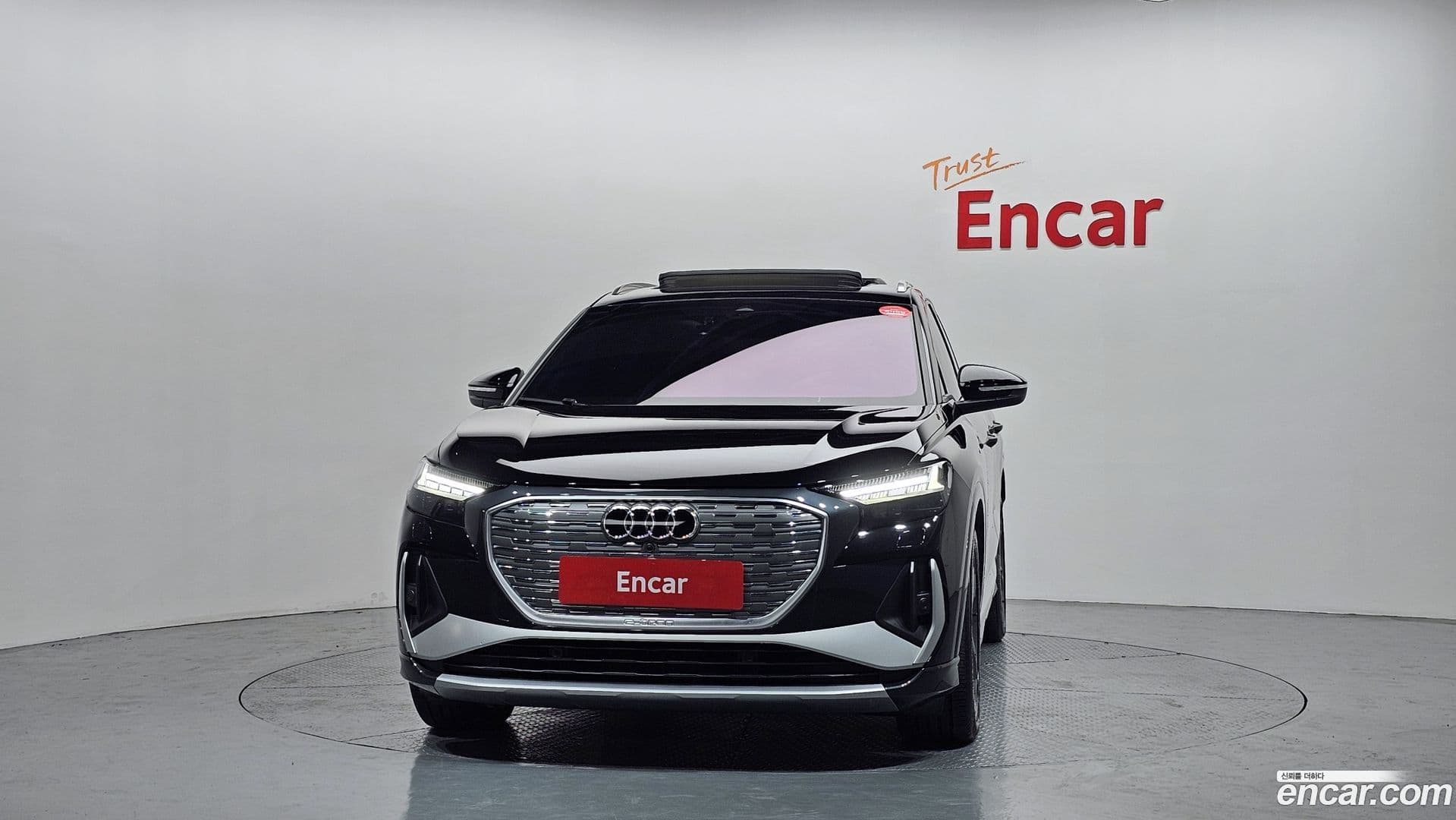 Main__Slider__Photo:Q4 e-tron Audi 2022.8-2