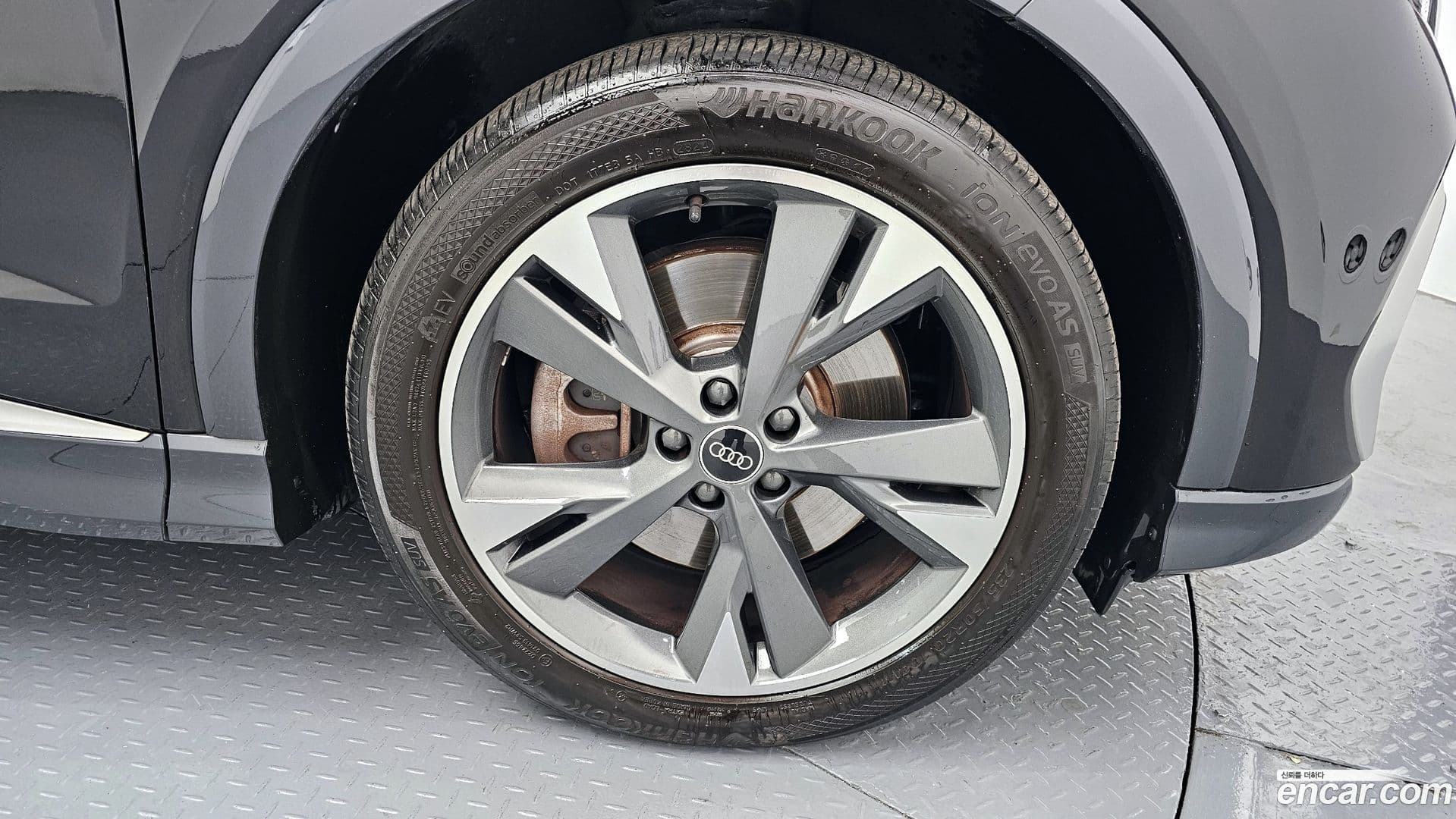 Main__Slider__Photo:Q4 e-tron Audi 2022.8-4