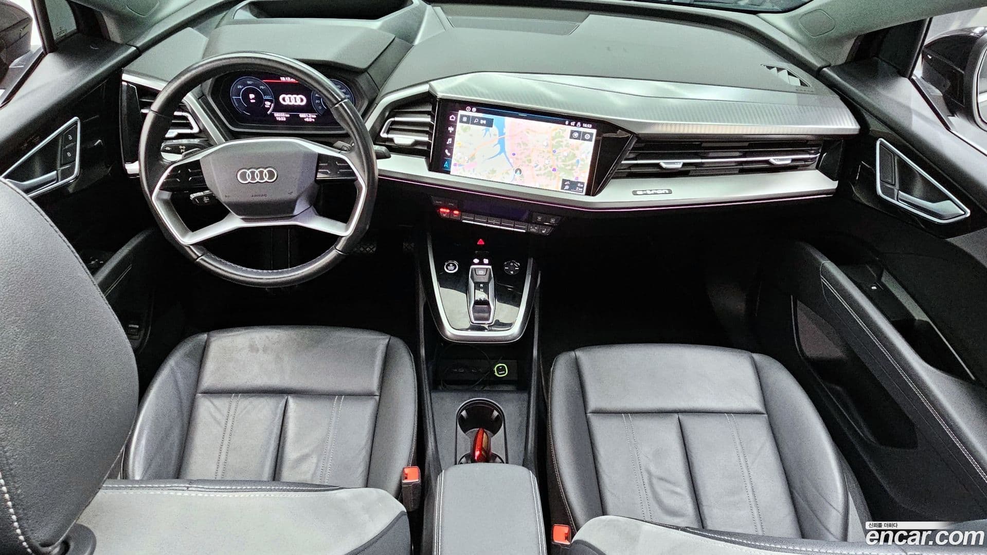 Main__Slider__Photo:Q4 e-tron Audi 2022.8-6