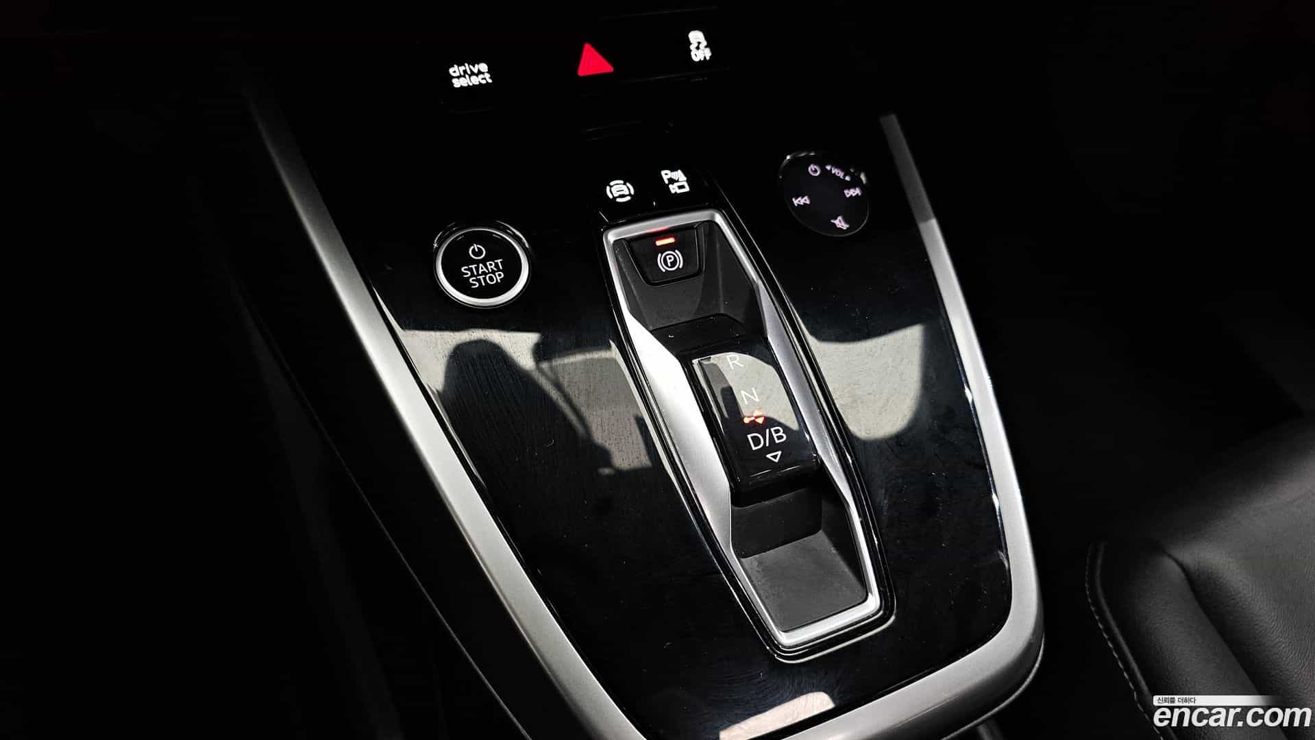 Q4 e-tron Audi 2022.8-INNER-009