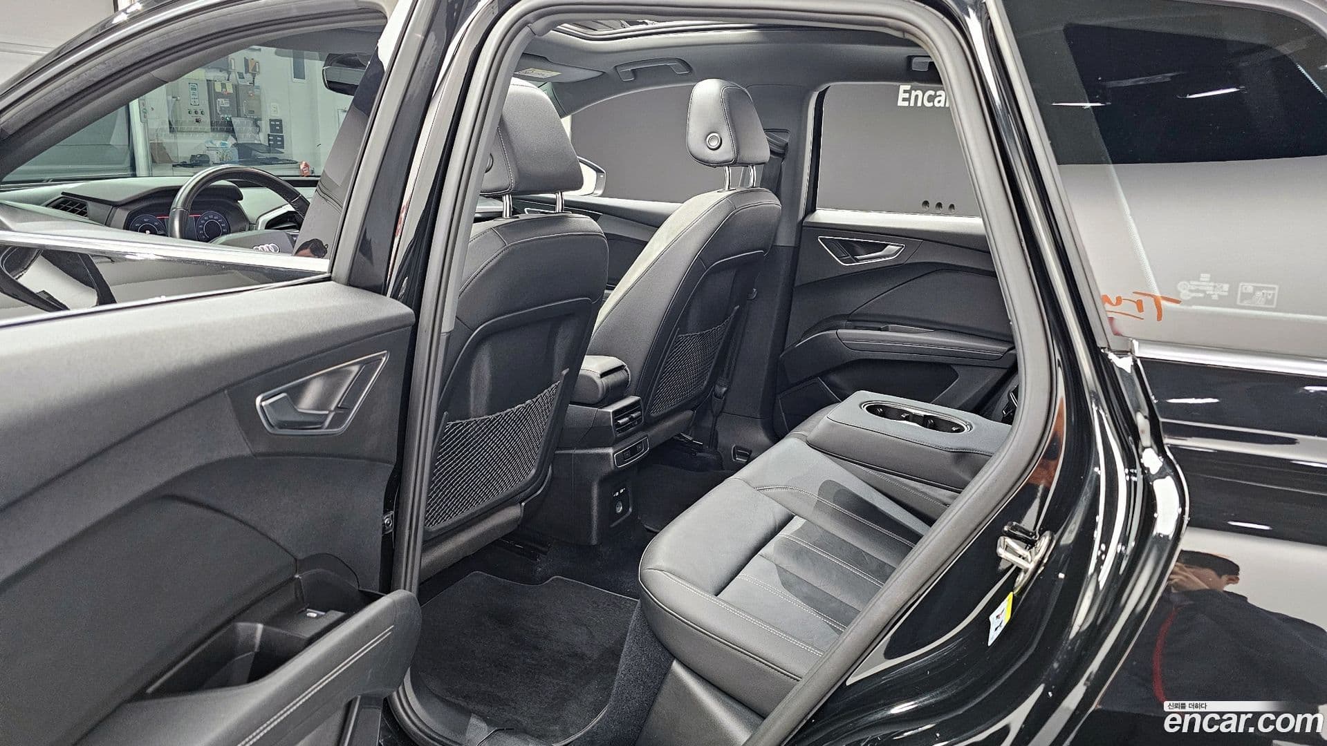 Main__Slider__Photo:Q4 e-tron Audi 2022.8-10