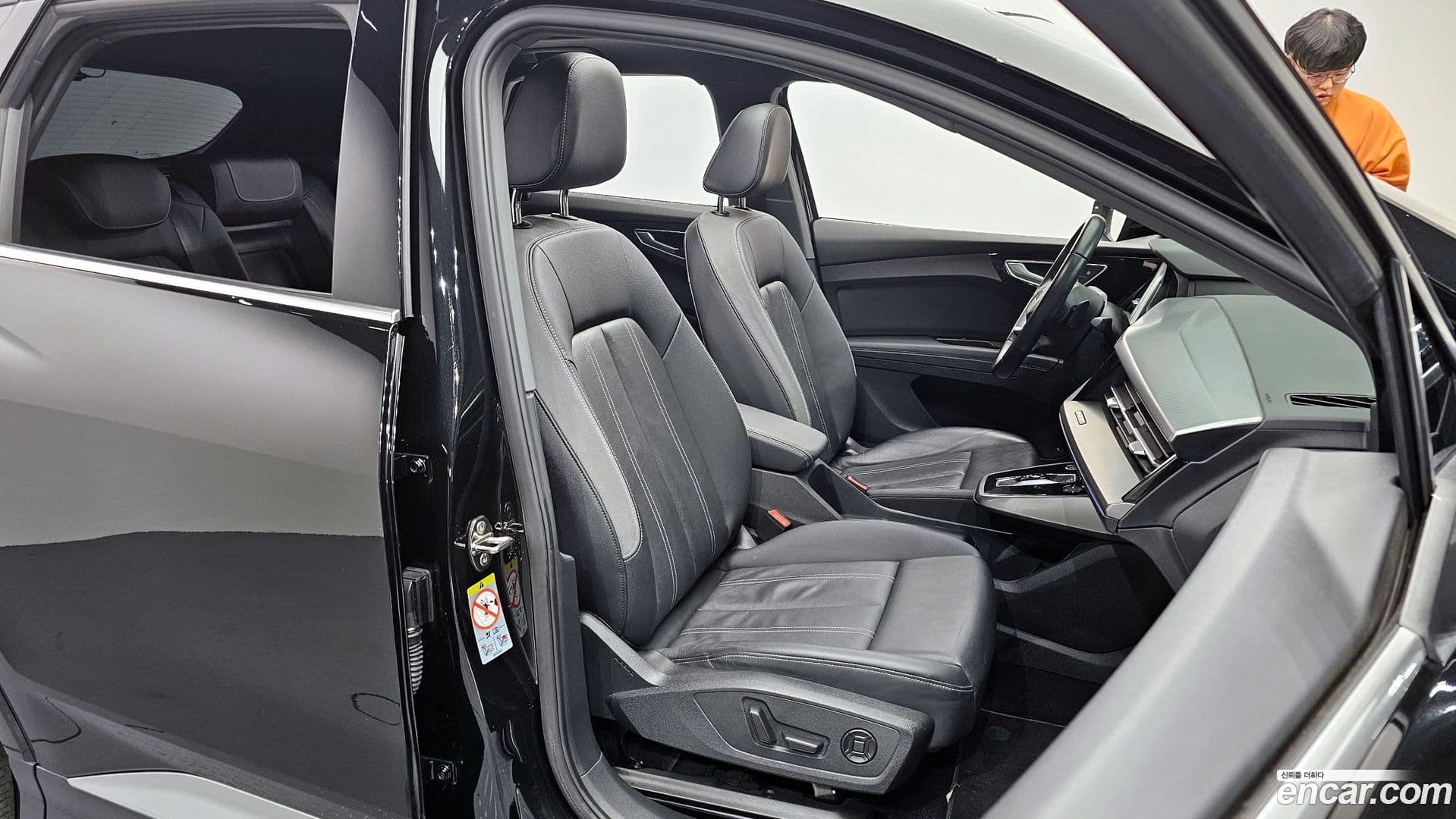 Main__Slider__Photo:Q4 e-tron Audi 2022.8-11